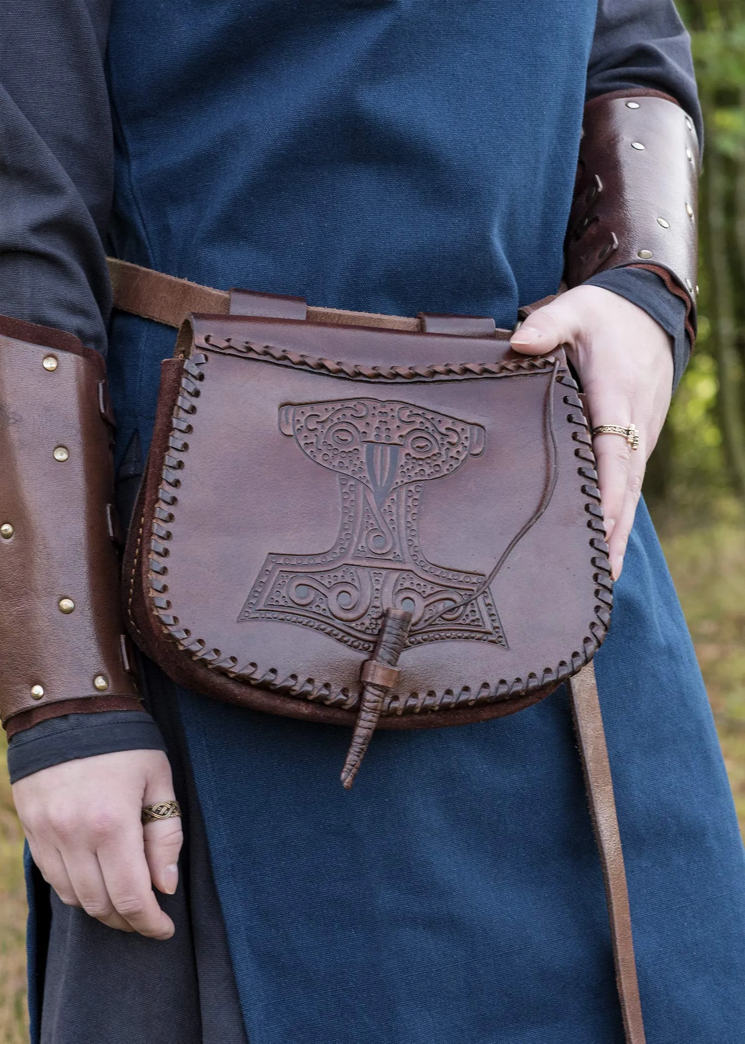 Battle-Merchant Marsupio medievale con diverse goffrature in pelle | Marsupio per uomo e donna in marrone/nero | Borsa in pelle per la cintura, marrone, taglia unica - immagine 5