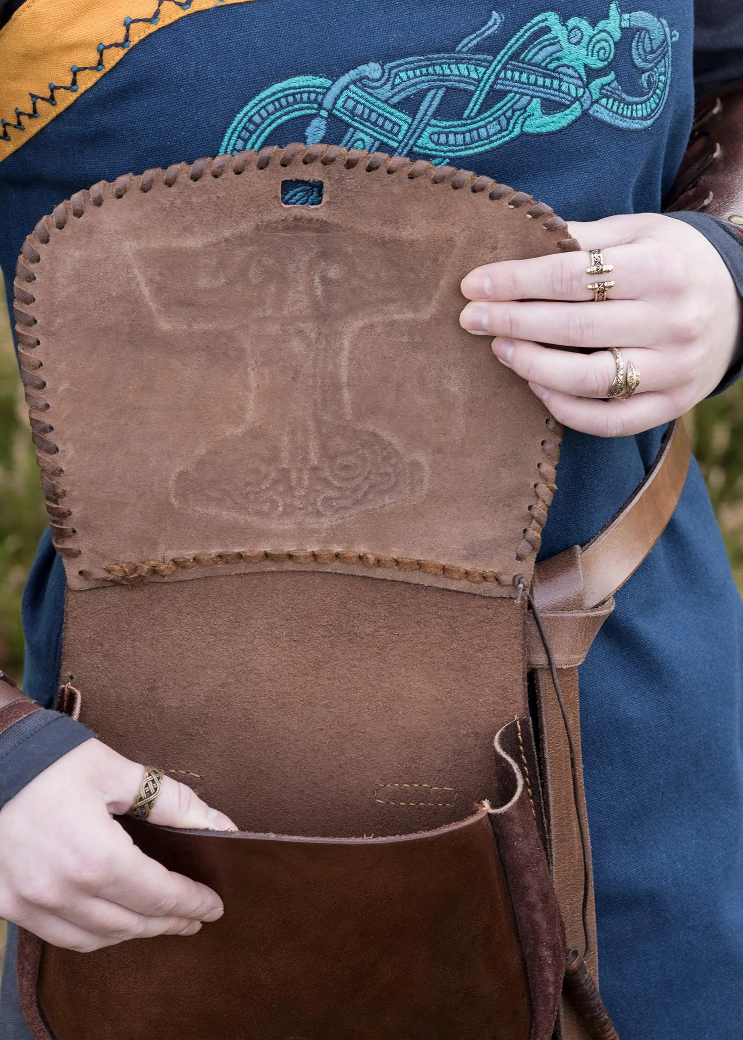 Battle-Merchant Marsupio medievale con diverse goffrature in pelle | Marsupio per uomo e donna in marrone/nero | Borsa in pelle per la cintura, marrone, taglia unica - immagine 6