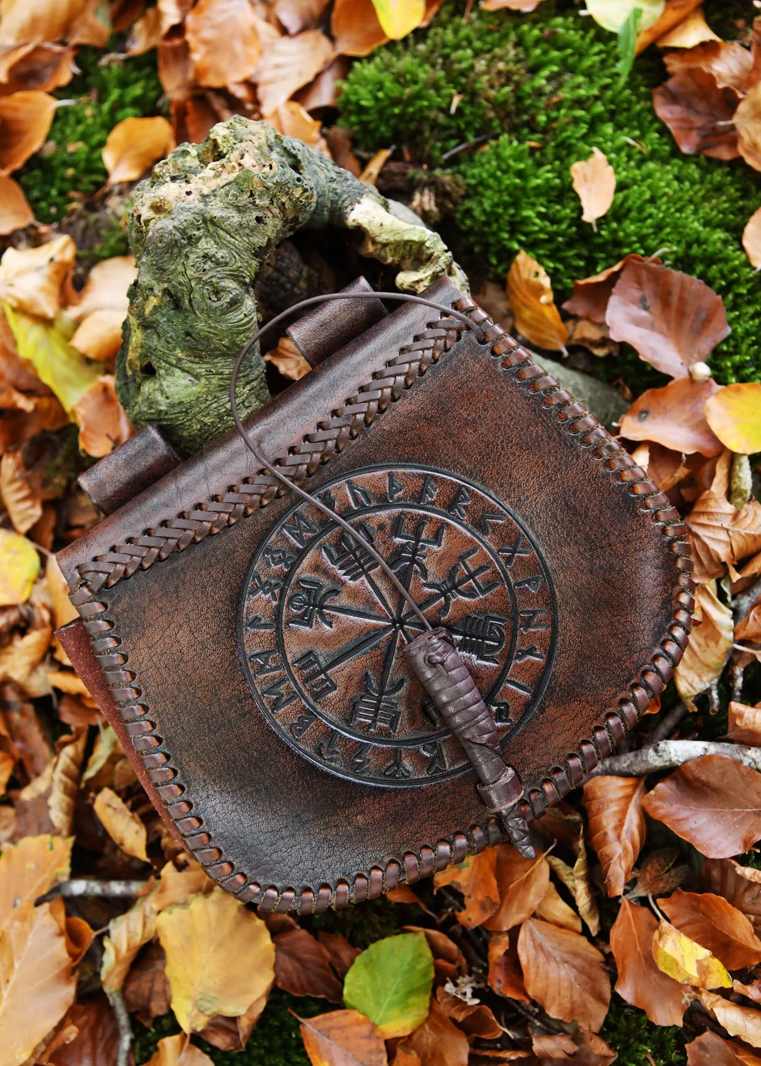 Battle-Merchant | Marsupio medievale con goffratura Vegvísir in pelle | Marsupio per uomo e donna in marrone | Borsa in pelle di rievocazione vichinga per cintura - immagine 6