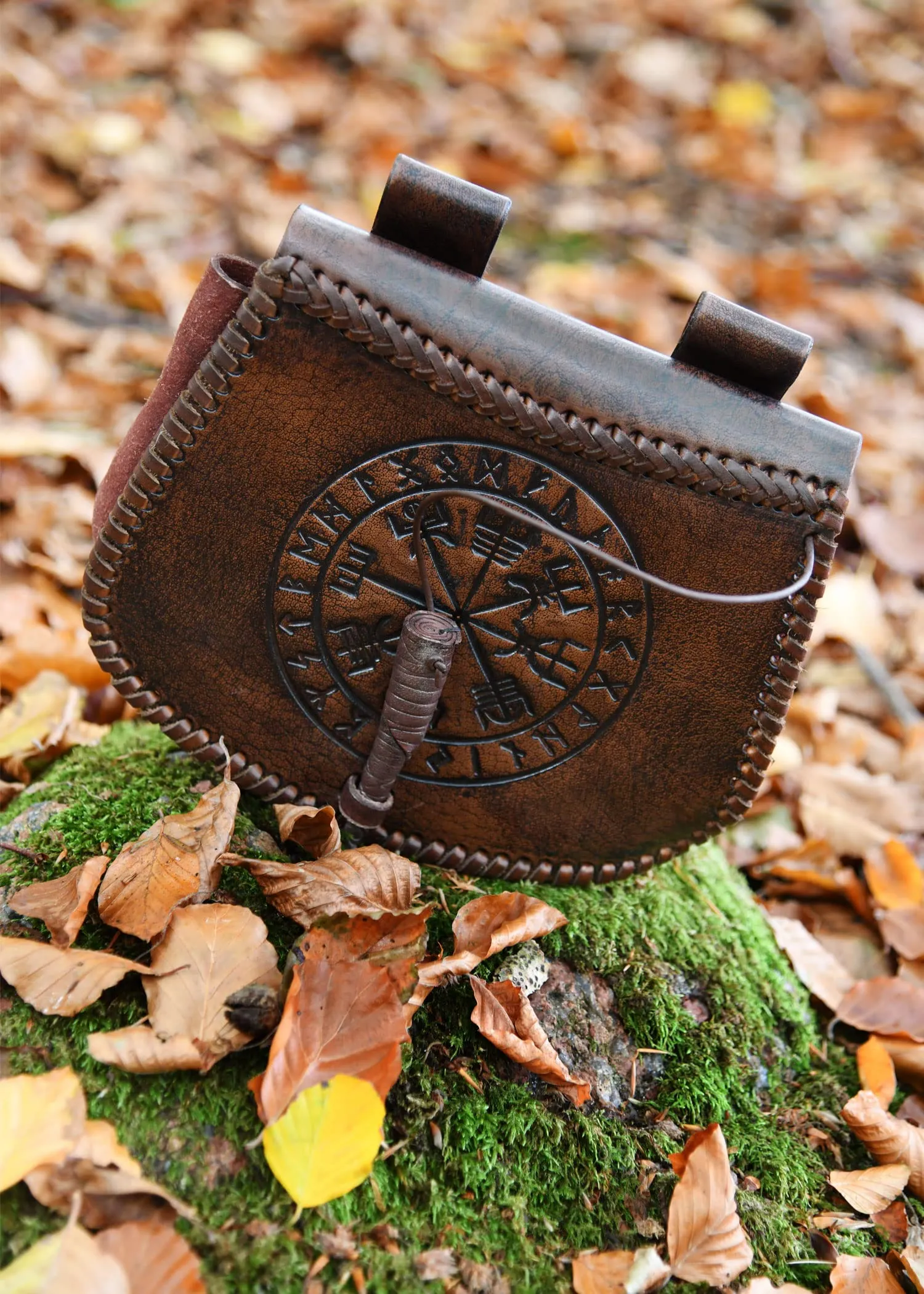 Battle-Merchant | Marsupio medievale con goffratura Vegvísir in pelle | Marsupio per uomo e donna in marrone | Borsa in pelle di rievocazione vichinga per cintura - immagine 7