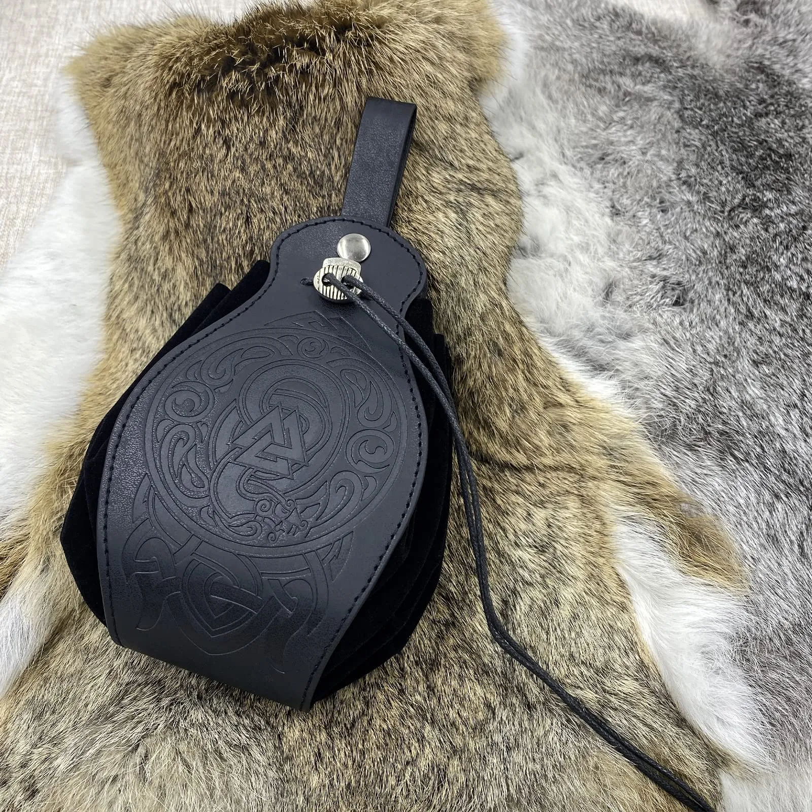 HiiFeuer Custodia in ecopelle medievale, borsa portatile con coulisse,Borsa da cintura vintage dadi per LARP Ren Faire (Nidhogg Nero) - immagine 4