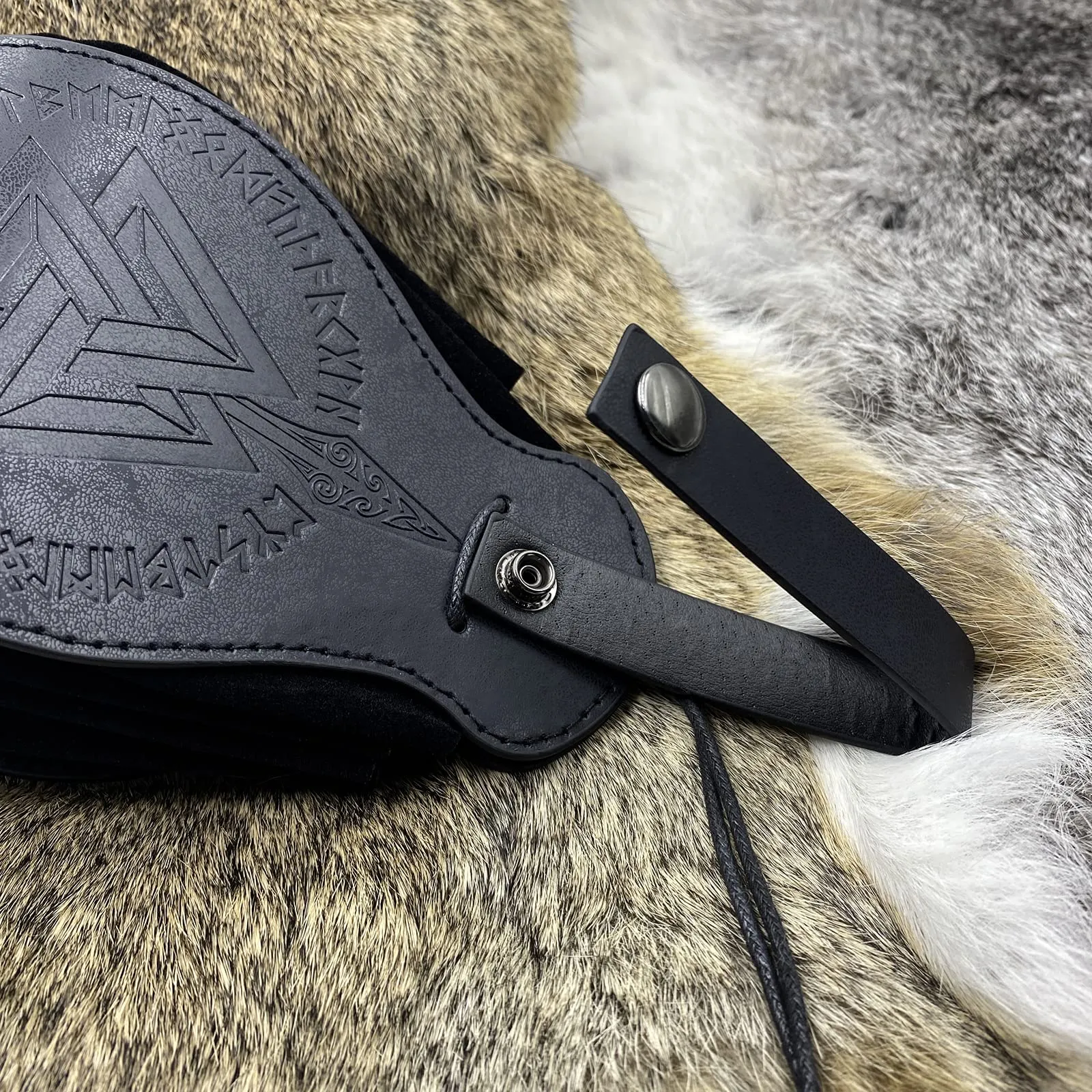 HiiFeuer Custodia in ecopelle medievale, borsa portatile con coulisse,Borsa da cintura vintage per dadi per LARP Ren Faire (Gungnir Nero) - immagine 5