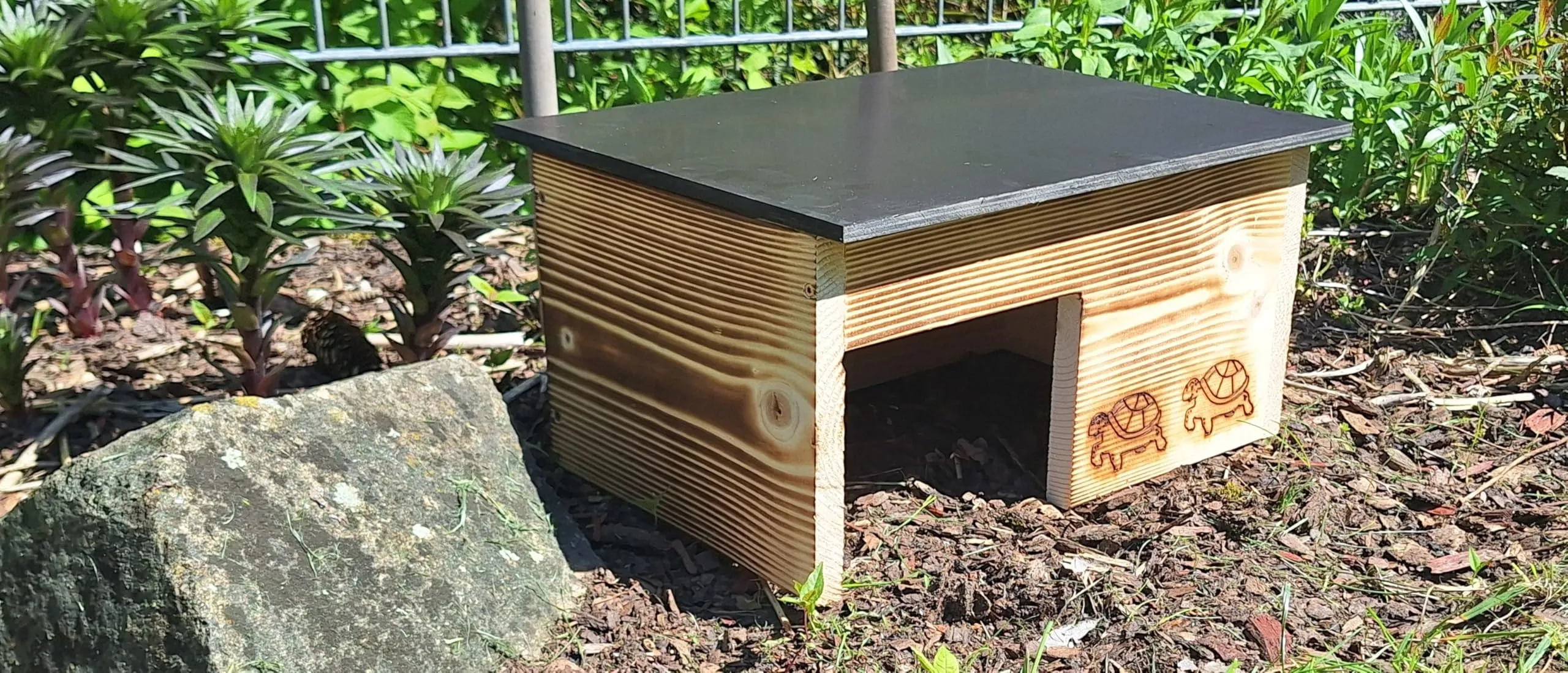 Casetta per tartarughe di alta qualità (SH7) bruciata in legno massiccio spesso 20 mm, resistente alle intemperie, recinzione per tartarughe - immagine 2