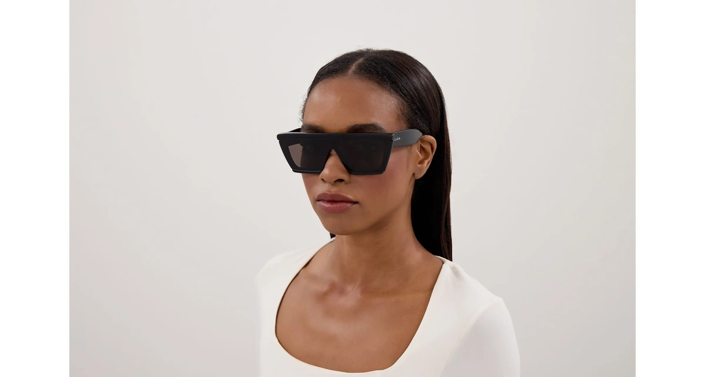 AZZEDINE ALAÏA AA0104S 001 Occhiali da sole Acetato Nero Grigio Geometrica - immagine 4
