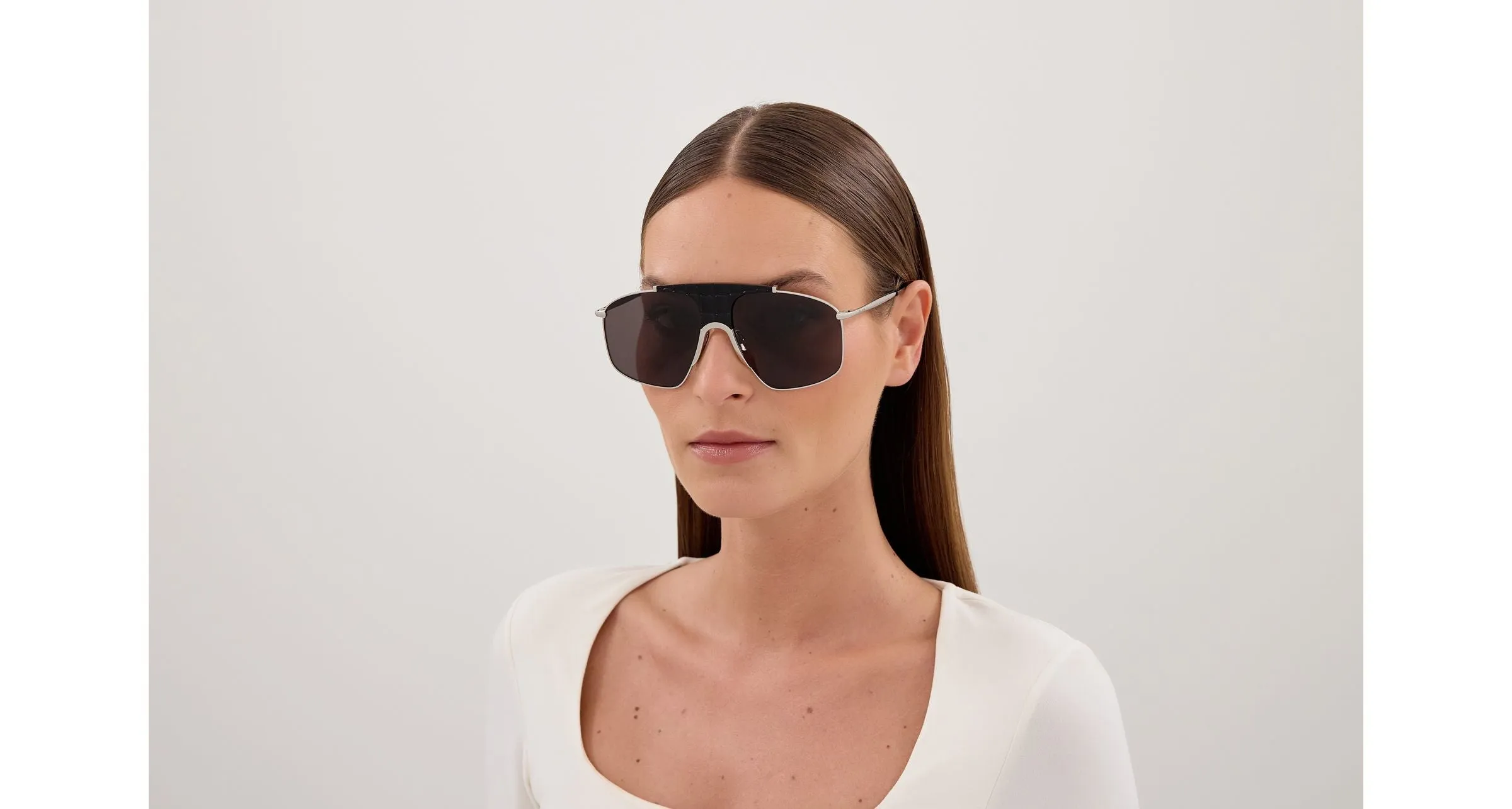 AZZEDINE ALAÏA AA0098S 001 Occhiali da sole Metallo Argento Grigio Pilot - immagine 4