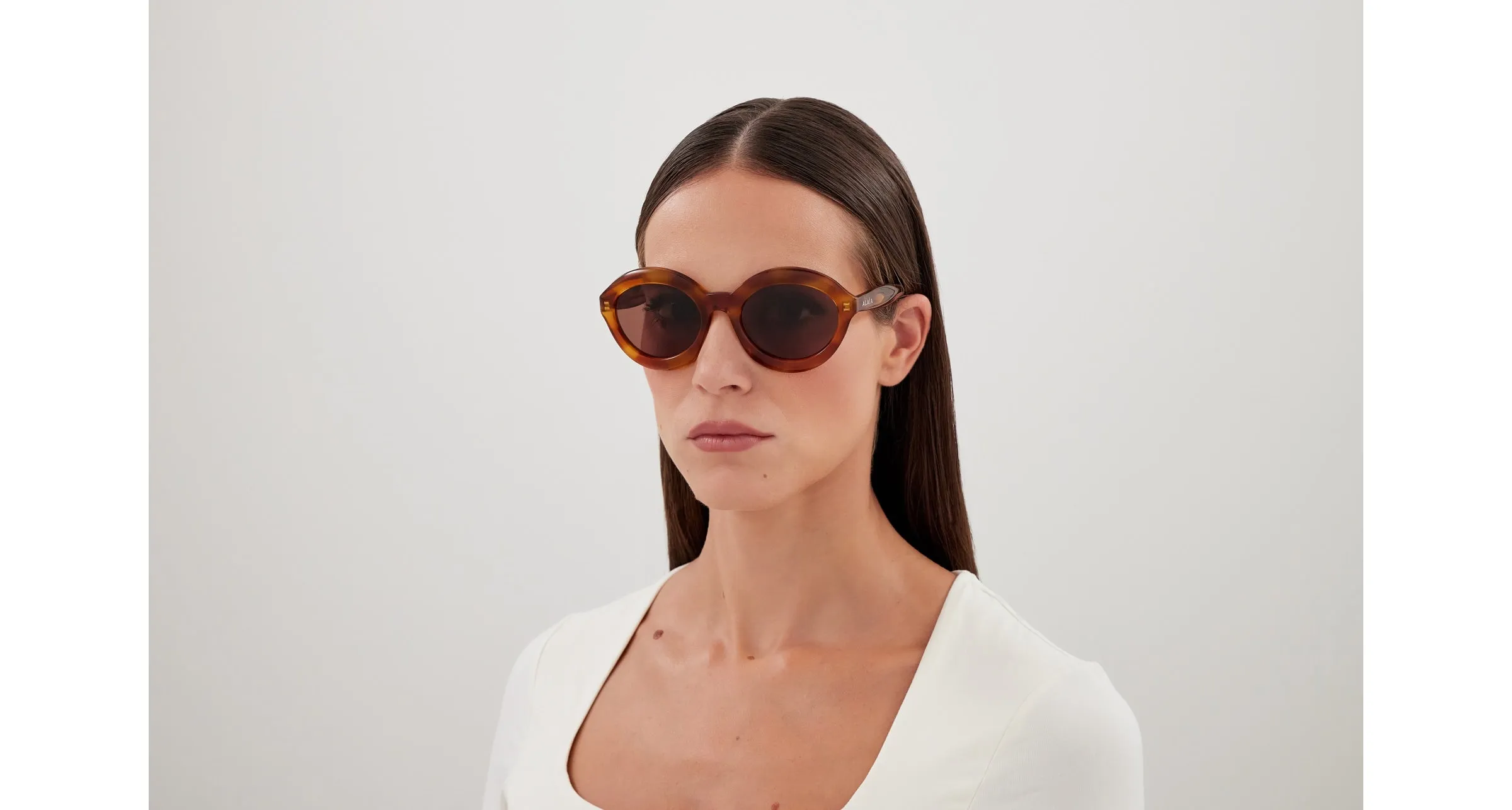 AZZEDINE ALAÏA AA0088S 004 Occhiali da sole Acetato Havana Marrone Rotonda - immagine 4