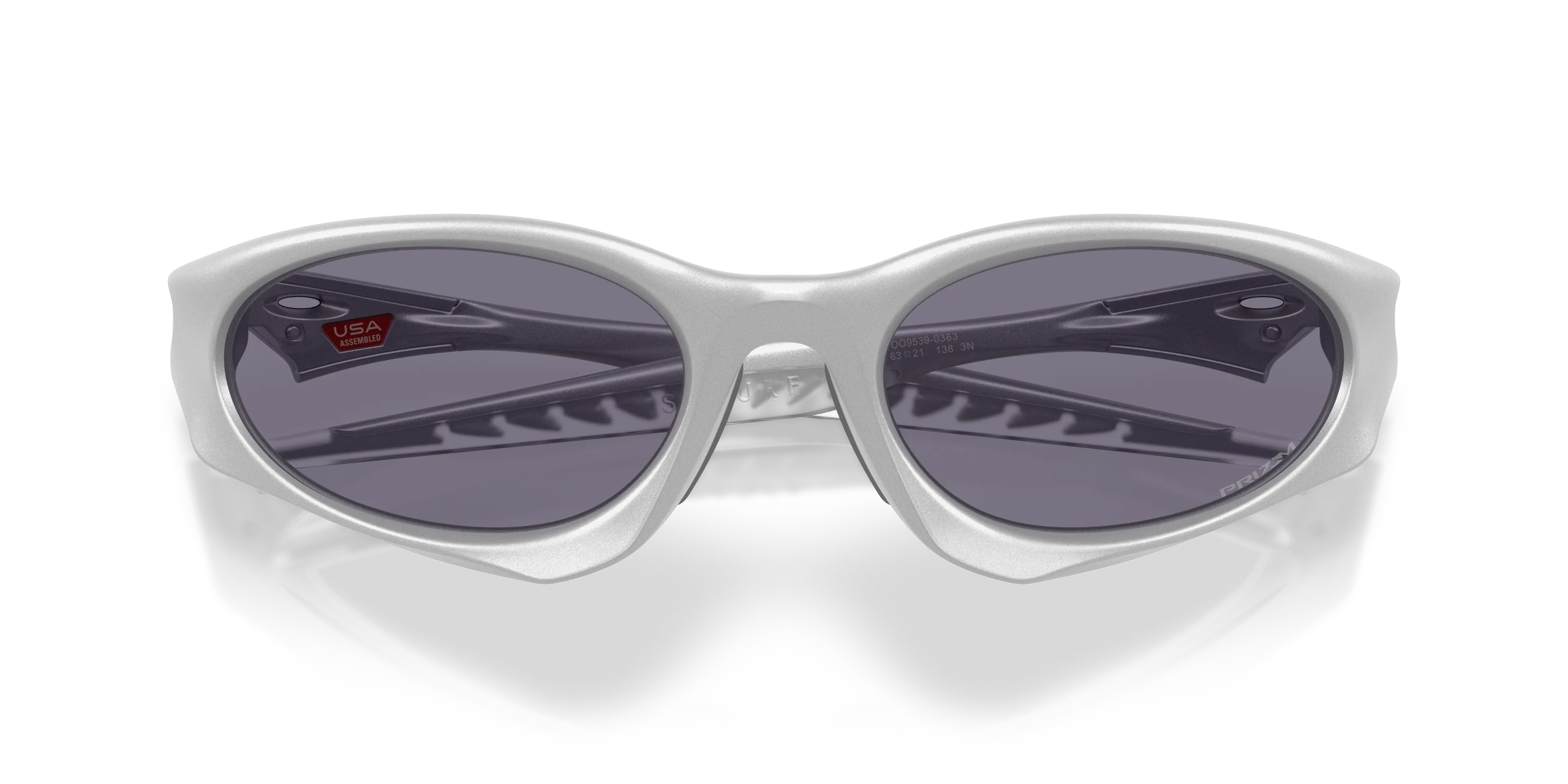 Oakley OO9539 SUTURE COAT 953903 Occhiali da sole O_Matter Argento Grigio Rotonda Normale - immagine 2