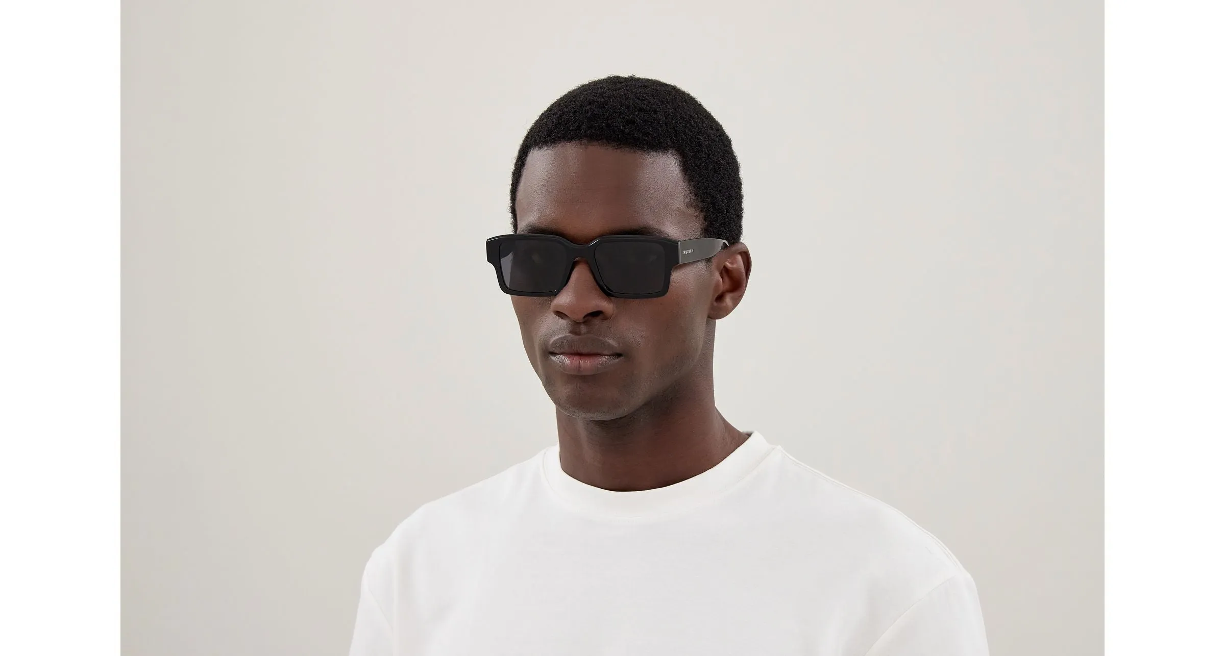 Alexander McQueen AM0579S 001 Occhiali da sole Acetato Nero Grigio Squadrata - immagine 2