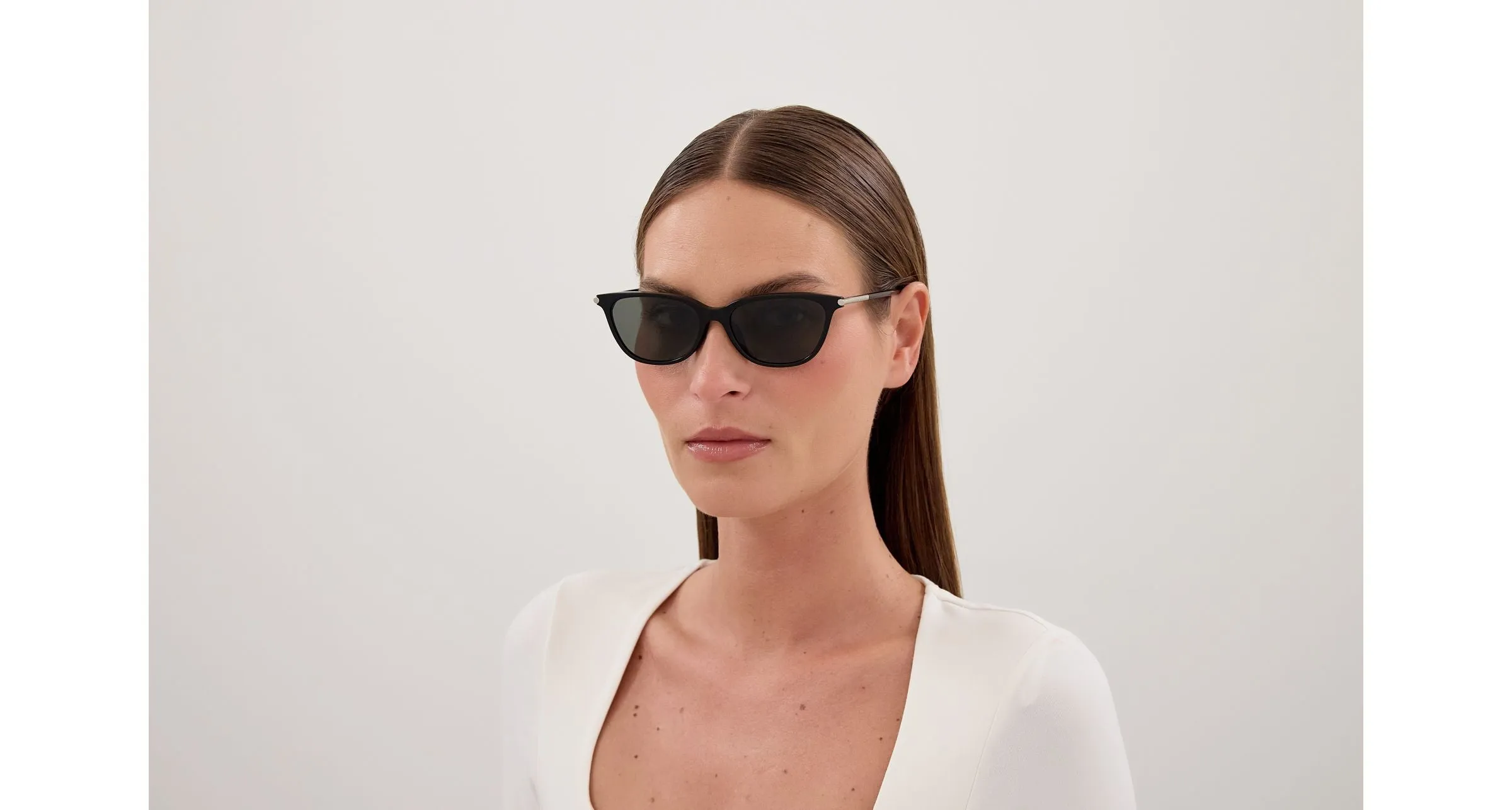 Alexander McQueen AM0553S 001 Occhiali da sole Acetato Nero Grigio Cat Eye - immagine 4