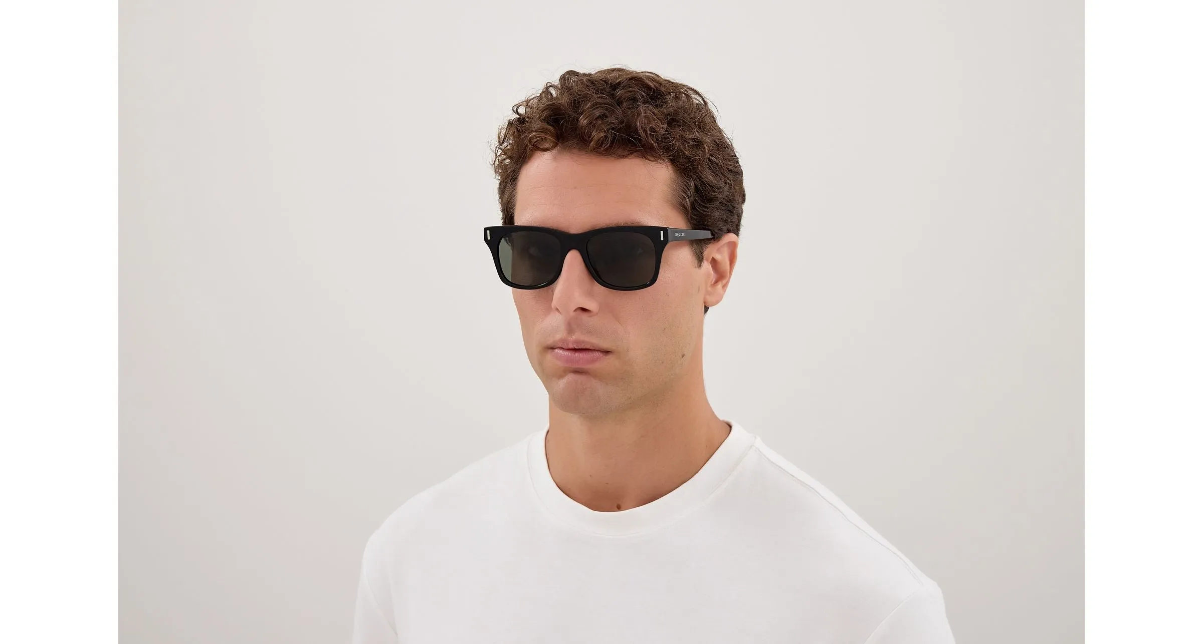 Alexander McQueen AM0551S 001 Occhiali da sole Acetato Nero Grigio Squadrata - immagine 4
