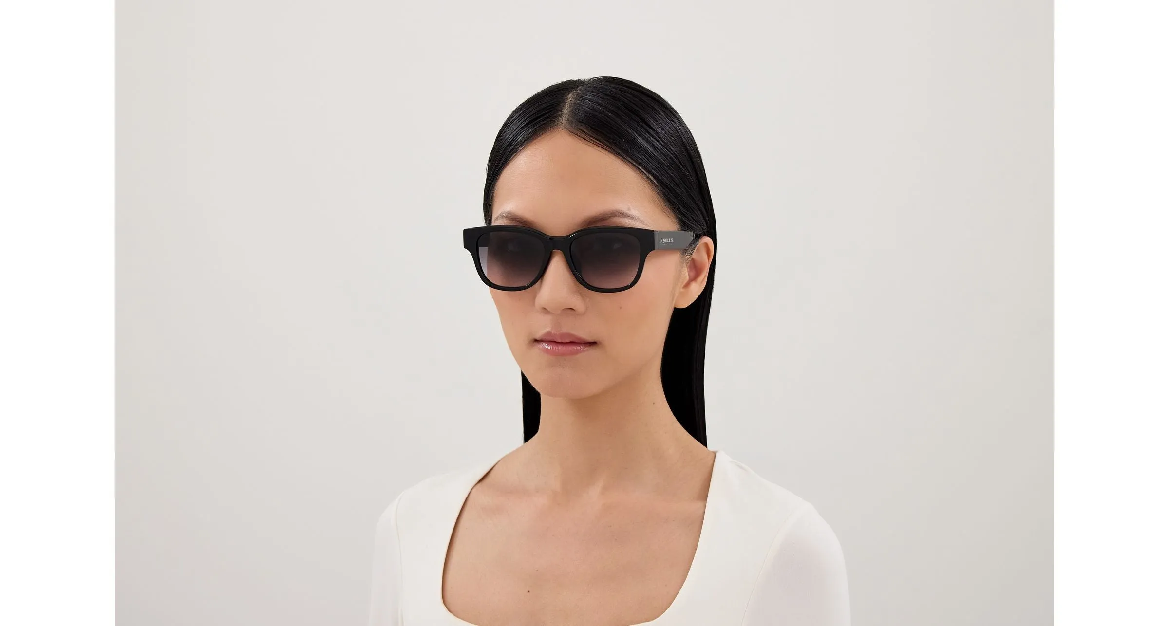 Alexander McQueen AM0528SA 001 Occhiali da sole Acetato Nero Grigio Squadrata - immagine 4