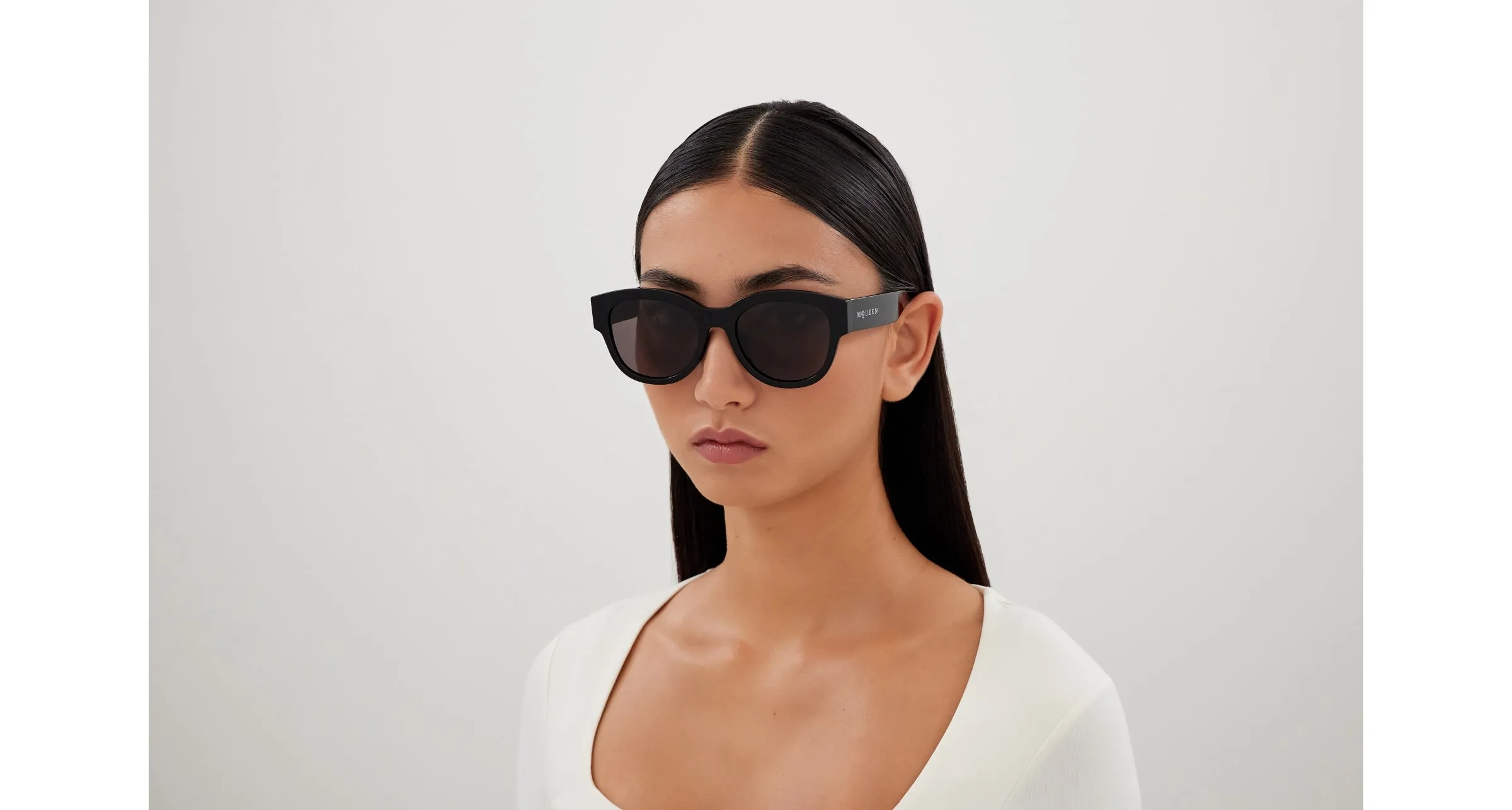 Alexander McQueen AM0509SA 001 Occhiali da sole Acetato Nero Grigio Cat Eye - immagine 4