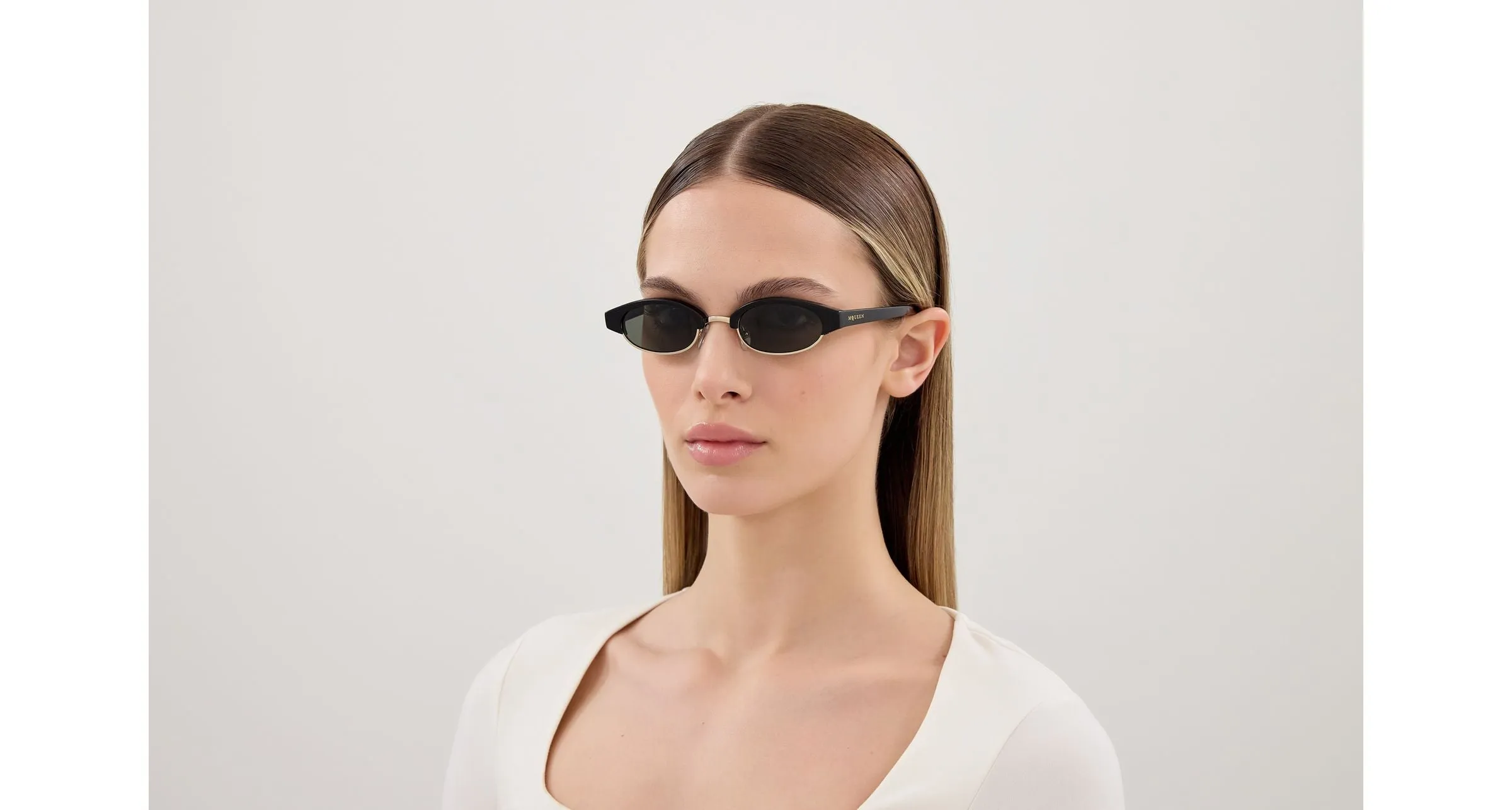 Alexander McQueen AM0534S 001 Occhiali da sole Acetato Nero Grigio Rotonda - immagine 4