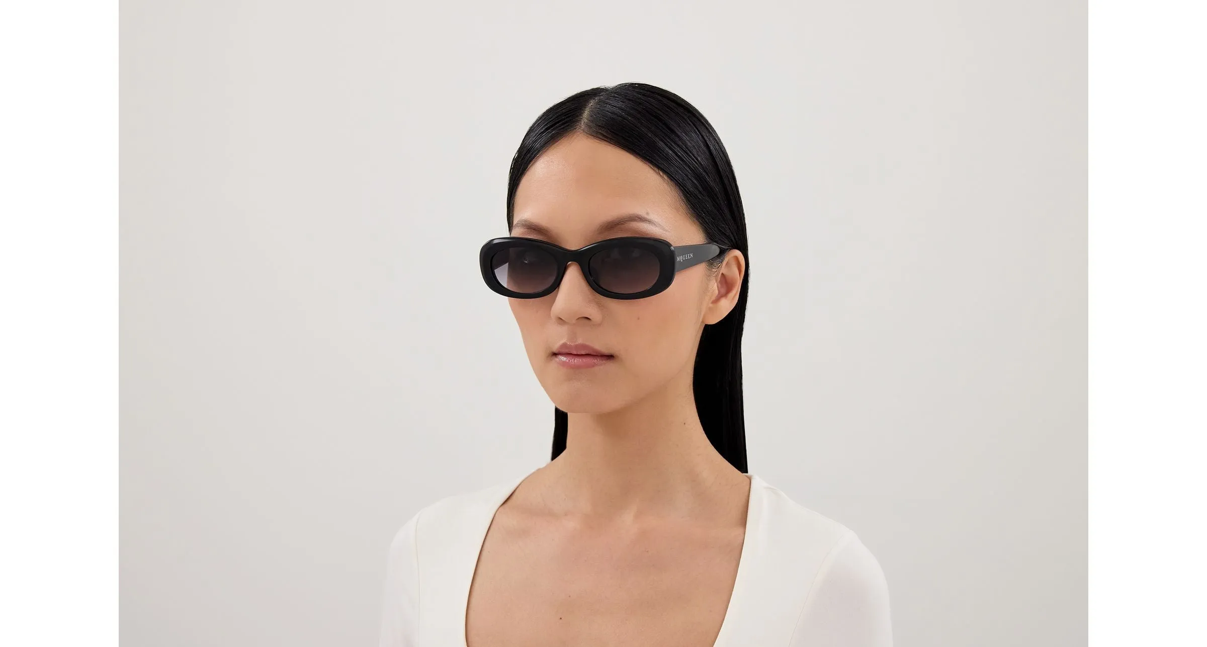 Alexander McQueen AM0527SA 001 Occhiali da sole Acetato Nero Grigio Rotonda - immagine 4