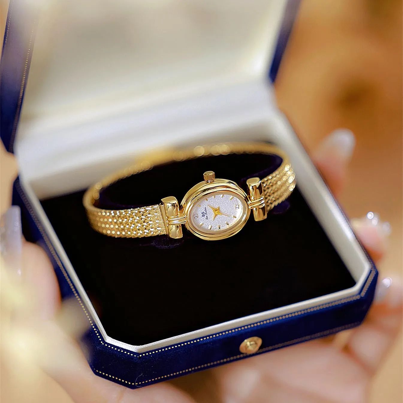 CARLIEN Orologio da donna alla moda, piccolo, in oro, con quadrante ovale al quarzo, cinturino in pelle vintage, impermeabile, lusso, casual, bracciale da donna, marrone, nero, Oro bianco - immagine 4