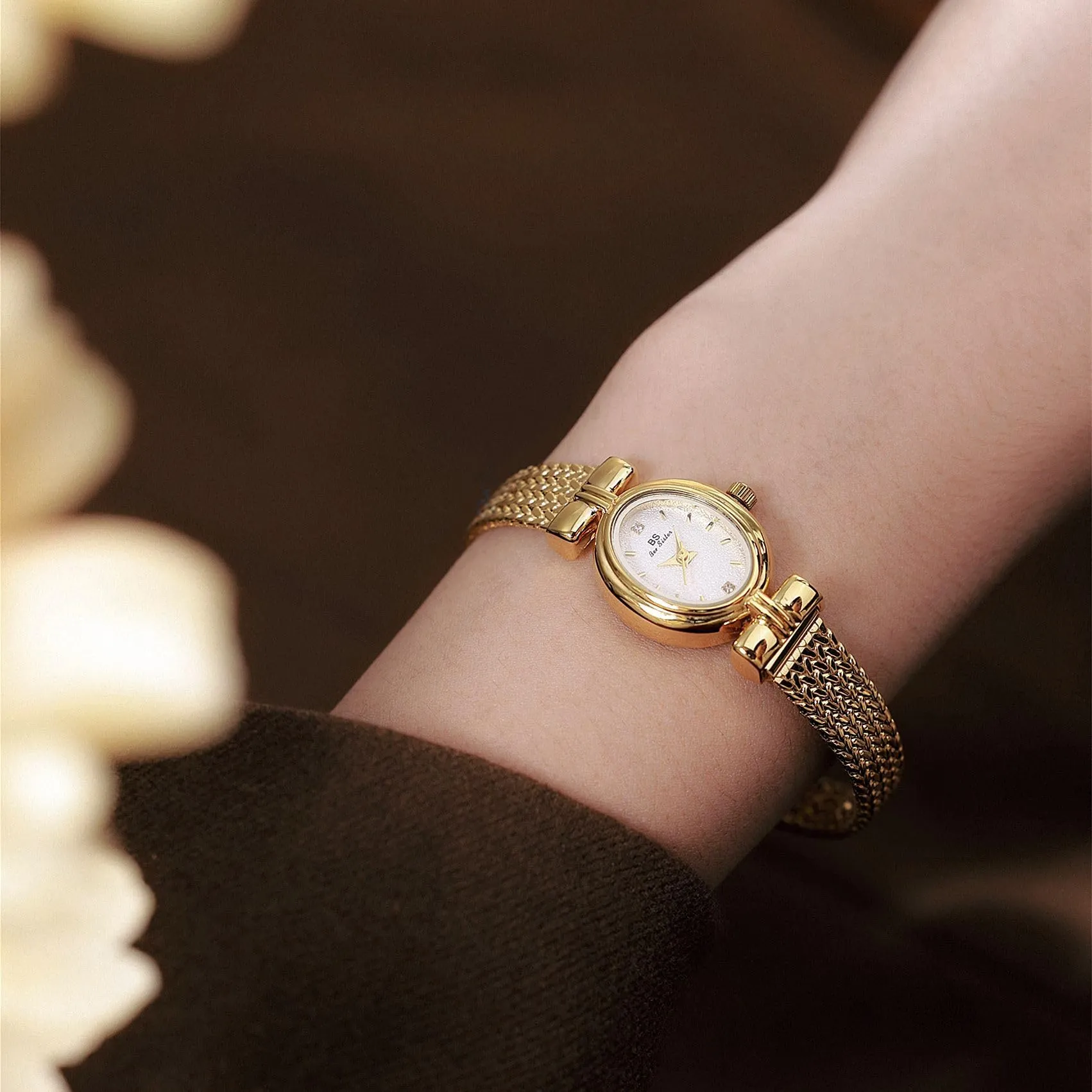 CARLIEN Orologio da donna alla moda, piccolo, in oro, con quadrante ovale al quarzo, cinturino in pelle vintage, impermeabile, lusso, casual, bracciale da donna, marrone, nero, Oro bianco - immagine 5