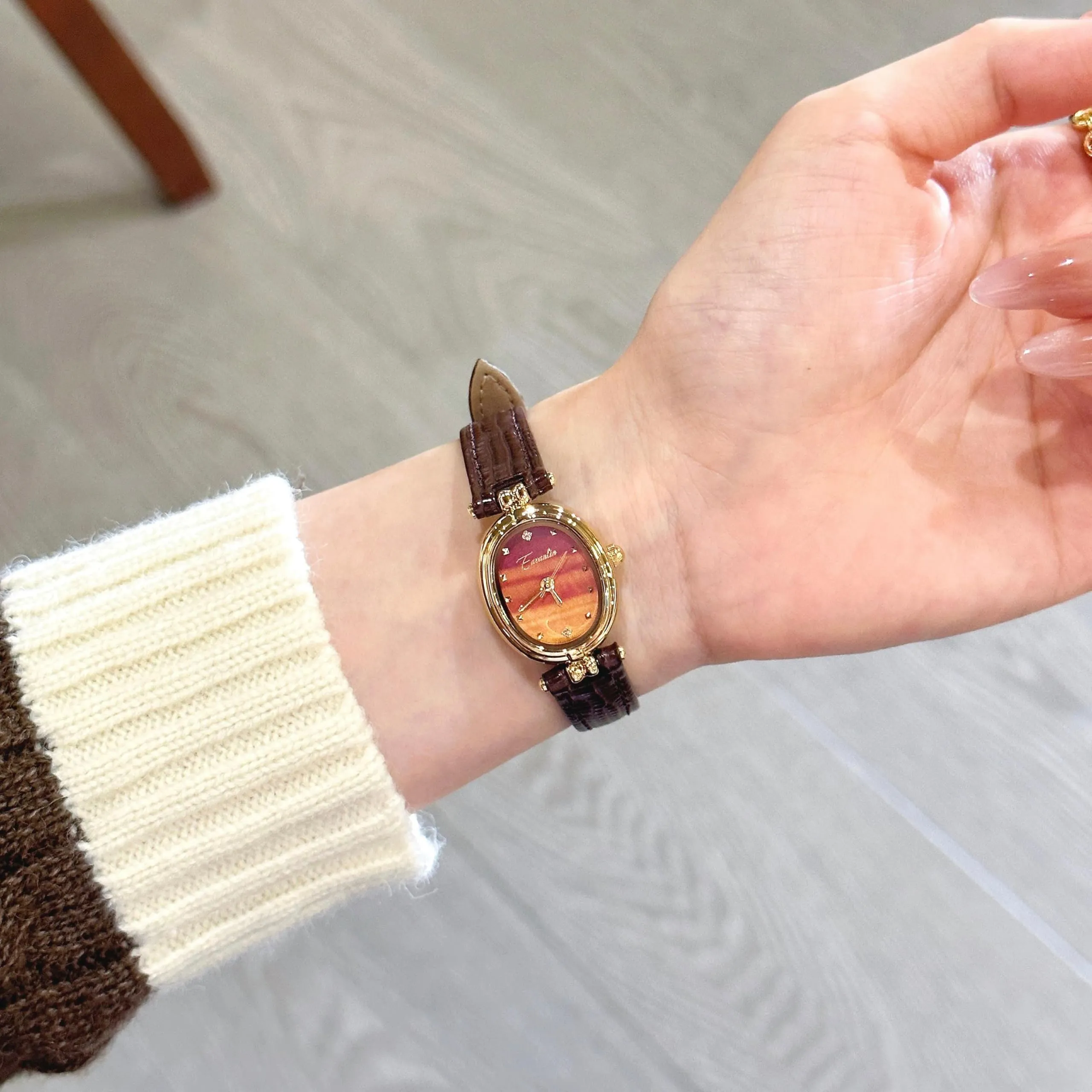 CARLIEN Orologi da donna alla moda, piccoli, in oro, con quadrante ovale al quarzo, cinturino in pelle vintage, impermeabili, di lusso, casual, bracciale da donna, marrone nero - immagine 3