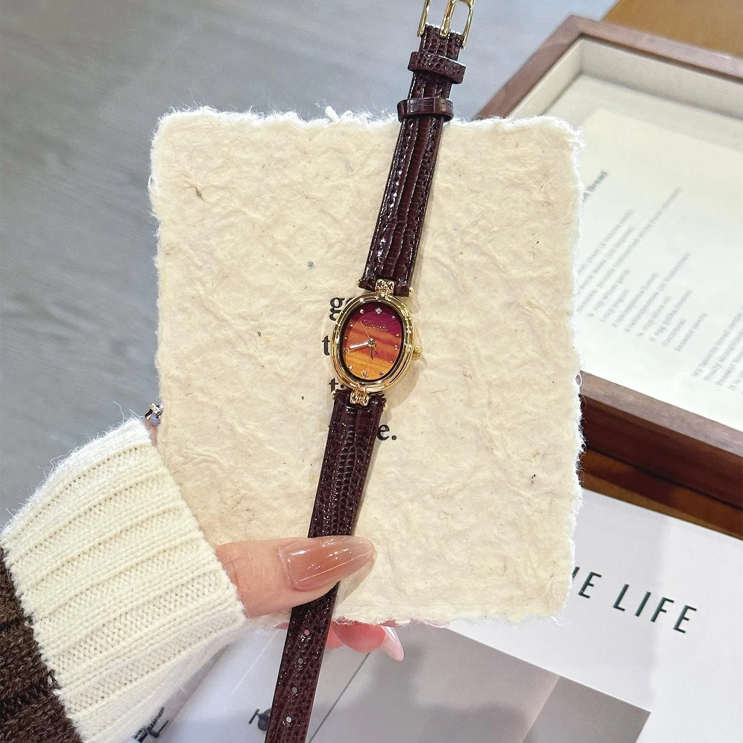 CARLIEN Orologi da donna alla moda, piccoli, in oro, con quadrante ovale al quarzo, cinturino in pelle vintage, impermeabili, di lusso, casual, bracciale da donna, marrone nero - immagine 4