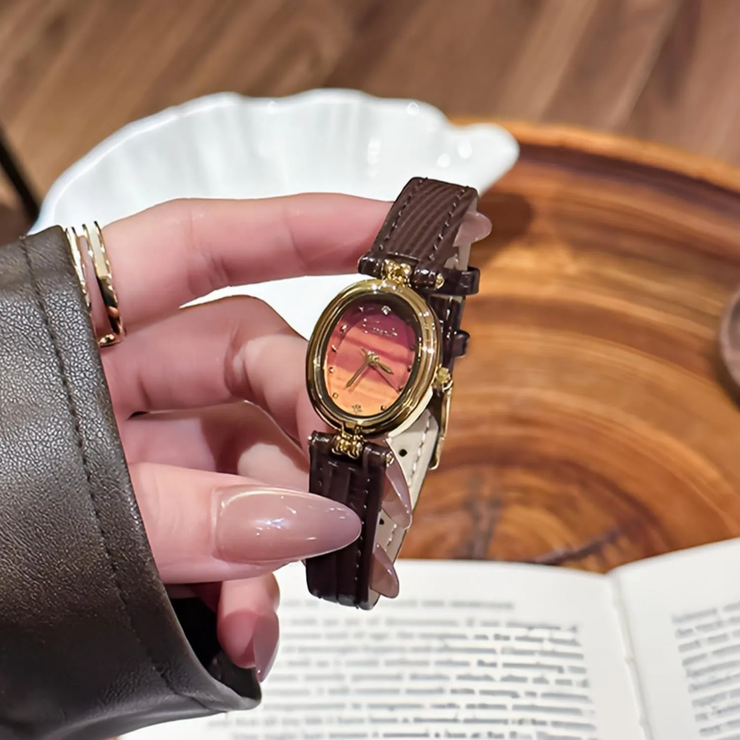 CARLIEN Orologi da donna alla moda, piccoli, in oro, con quadrante ovale al quarzo, cinturino in pelle vintage, impermeabili, di lusso, casual, bracciale da donna, marrone nero - immagine 5