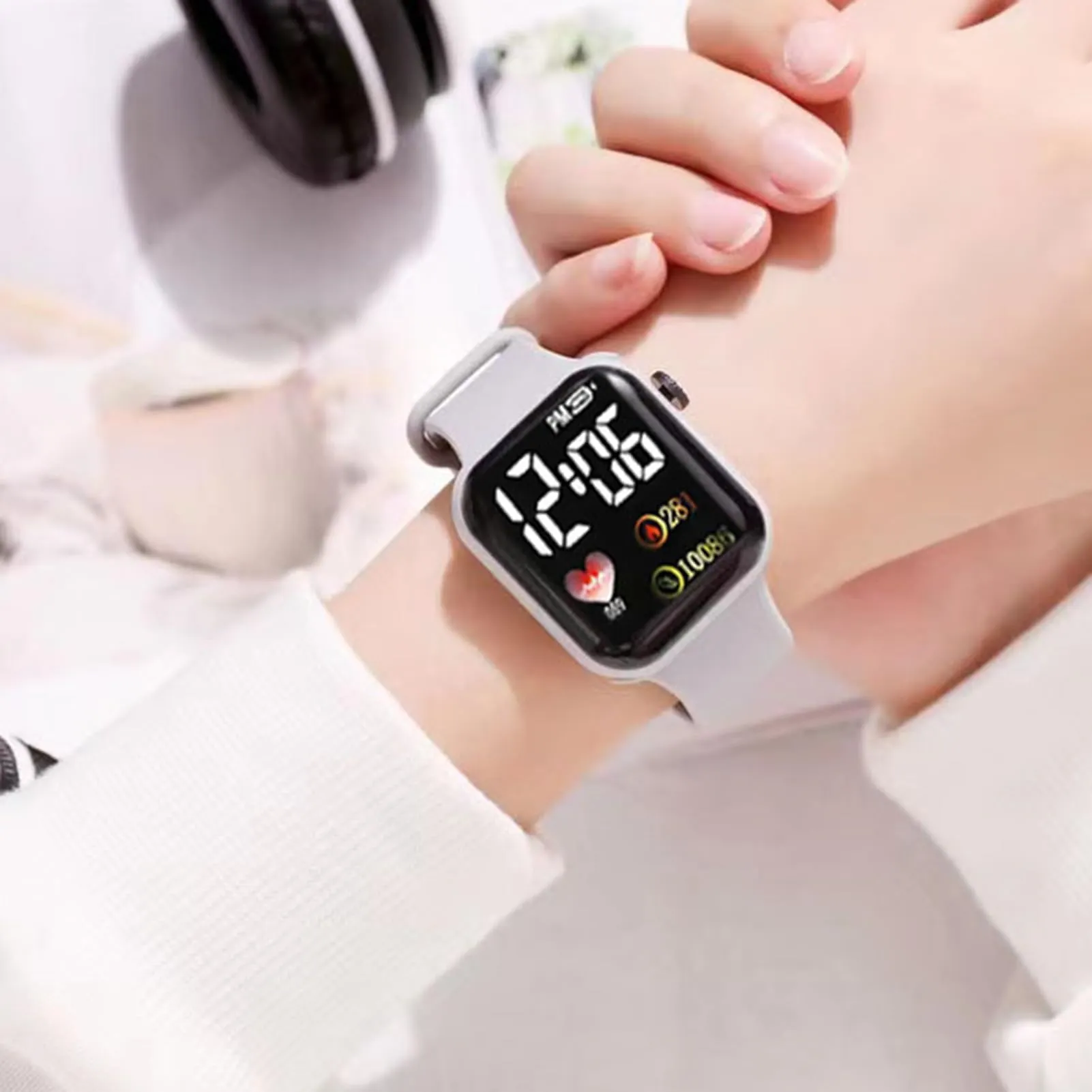 ulafbwur Orologio digitale elettronico con quadrante quadrato, luminoso, non impermeabile, regolabile, confortevole, ora precisa, con stampa a forma di cuore, per bambini, LED, sport - immagine 3