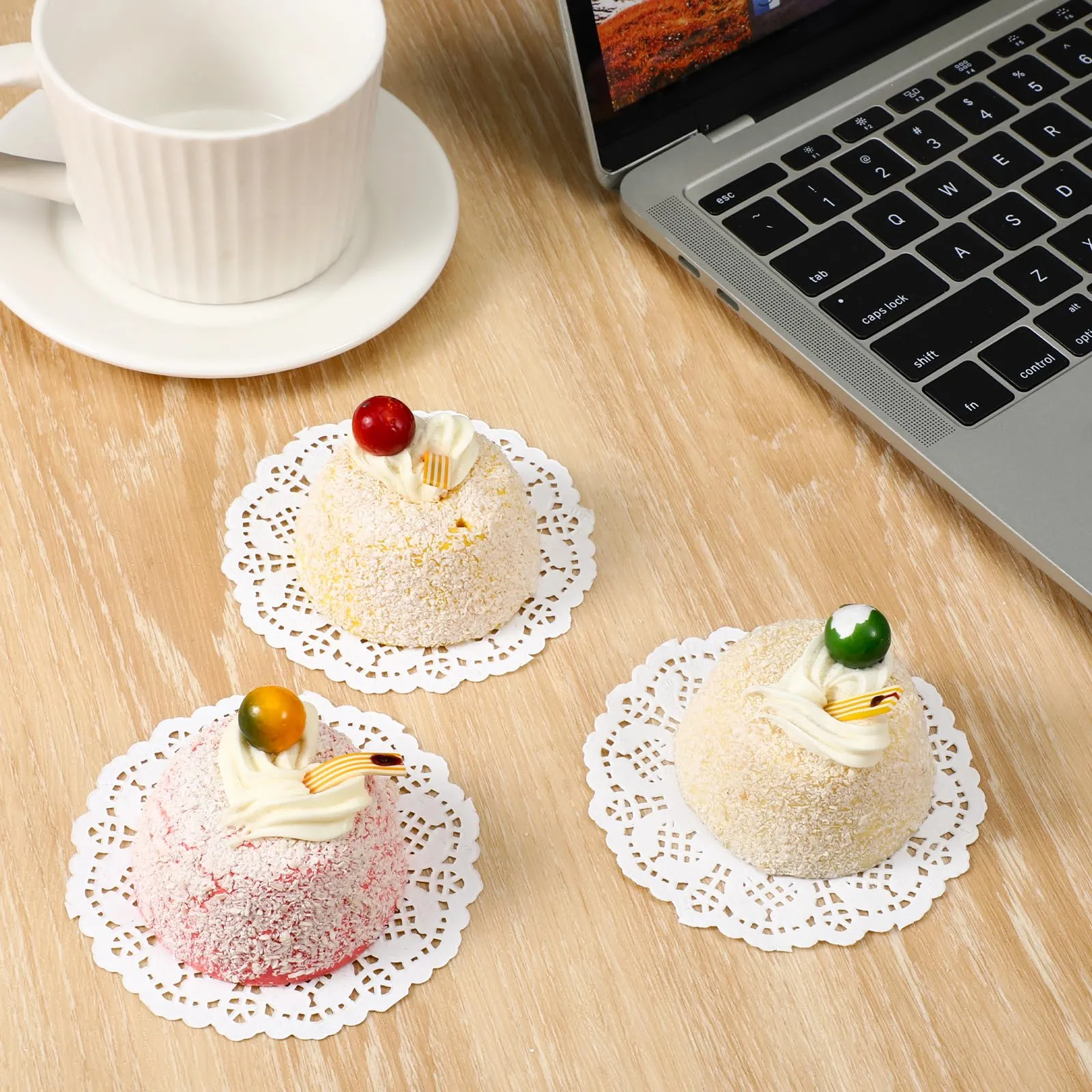 FdcLixuvol 200 pezzi di carta in pizzo per torte, 9 cm, per torte, rotonde, da cucina, per compleanni, matrimoni, feste, torte, pizze, piatti di carta, colore bianco - immagine 5