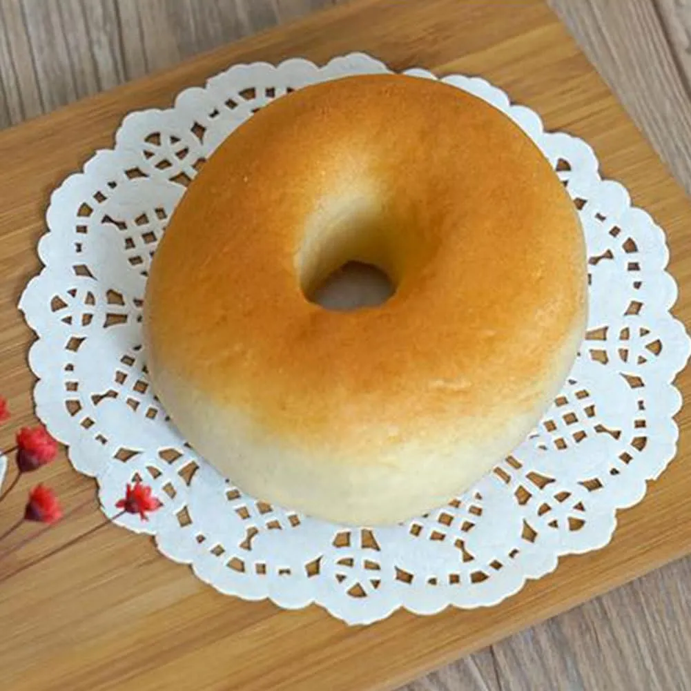 100 pezzi di centrini in carta bianca con pizzo, tovagliette rotonde in carta con motivo floreale, carta assorbente per dessert, sottobicchieri, carta per dolci e carta da forno, tovagliette monouso - immagine 5