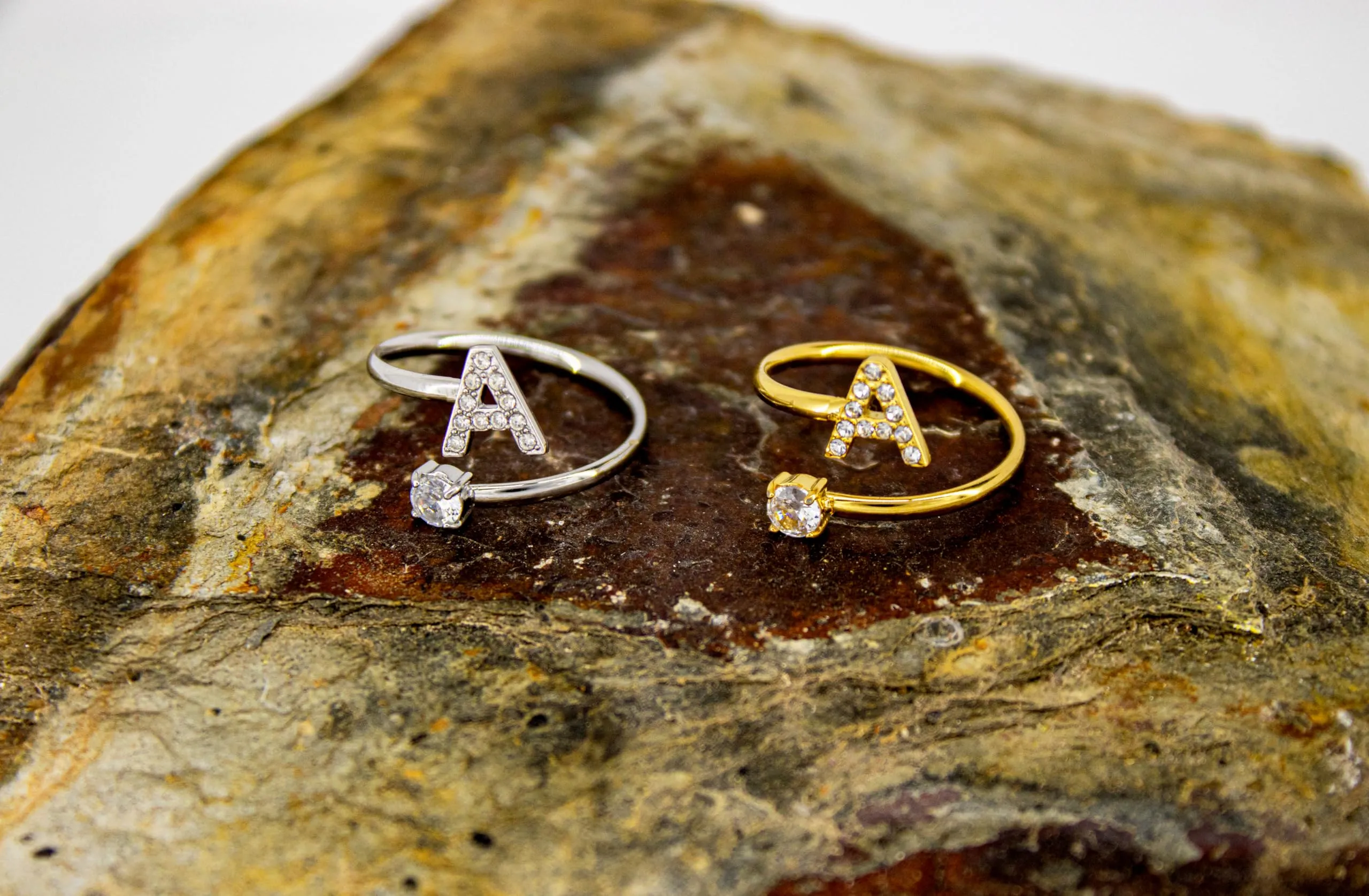 Only faith Anelli con lettera iniziale regolabile per le donne, con brillanti di zirconi, acciaio inossidabile, anelli con lettera aperta per gioielli di moda da donna - immagine 3