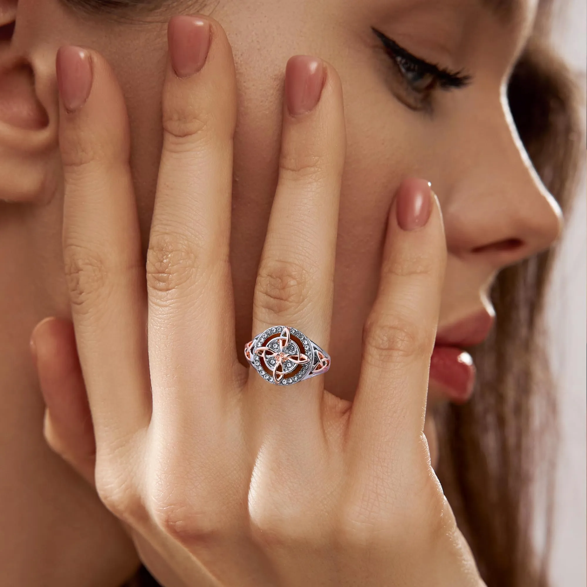 GAUEIOUR Anello di protezione con nodo di ritorno della strega fatto a mano con zirconia cubica scintillante, anello bicolore che combina argento alla moda e incantevole oro rosa, gioielli originali - immagine 6