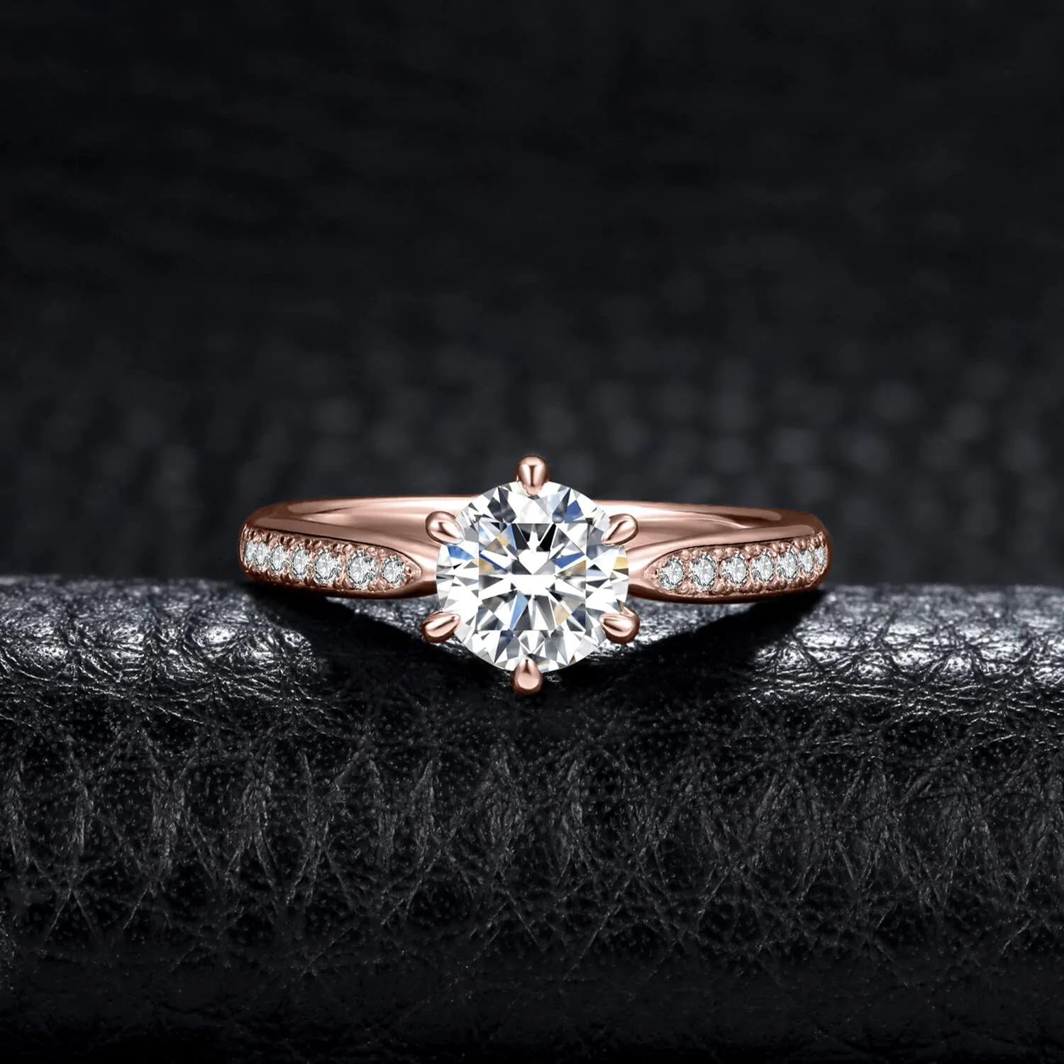 JewelryPalace 1ct Classico Anello Solitario Donna Argento 925 con Creato Moissanite, Diamante Simulato Anelli con Pietre Laterali, Semplice Fedine Fidanzamento in Oro Rosa Set Gioielli Donna 22 - immagine 3