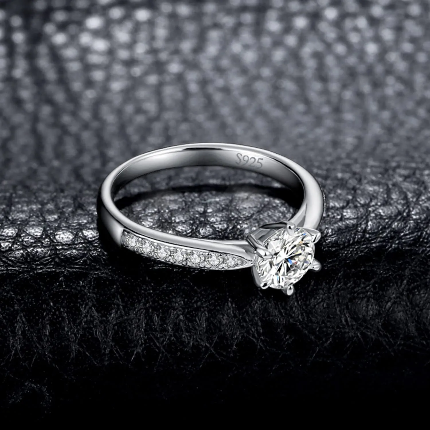 JewelryPalace 0.5ct Classico Anello Solitario Donna Argento 925 con Creato Moissanite, Diamante Simulato Anelli con Pietre Laterali, Semplice Fedine Fidanzamento in Argento Set Gioielli Donna 18.5 - immagine 4