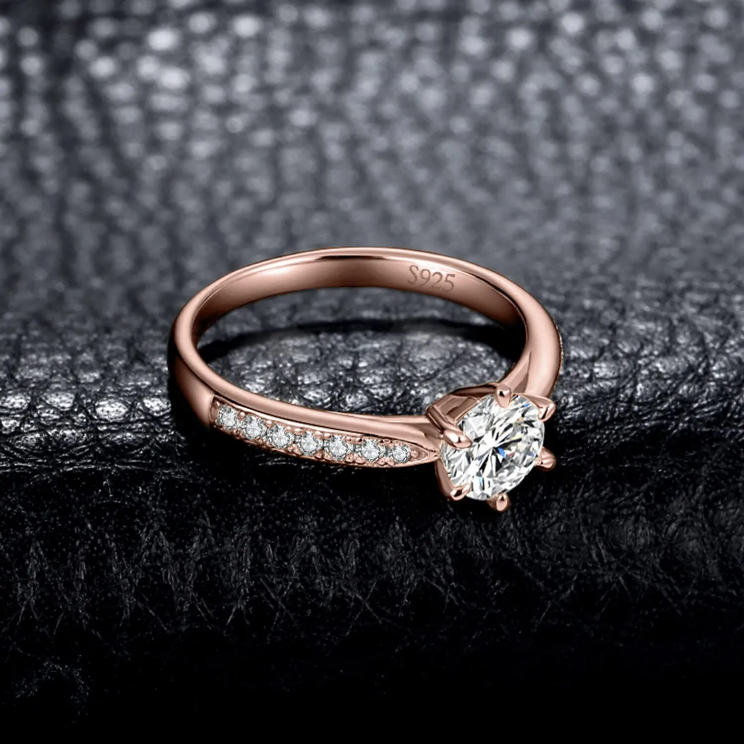 JewelryPalace 0.5ct Classico Anello Solitario Donna Argento 925 con Creato Moissanite, Diamante Simulato Anelli con Pietre Laterali, Semplice Fedine Fidanzamento in Oro Rosa Set Gioielli Donna 9.5 - immagine 4