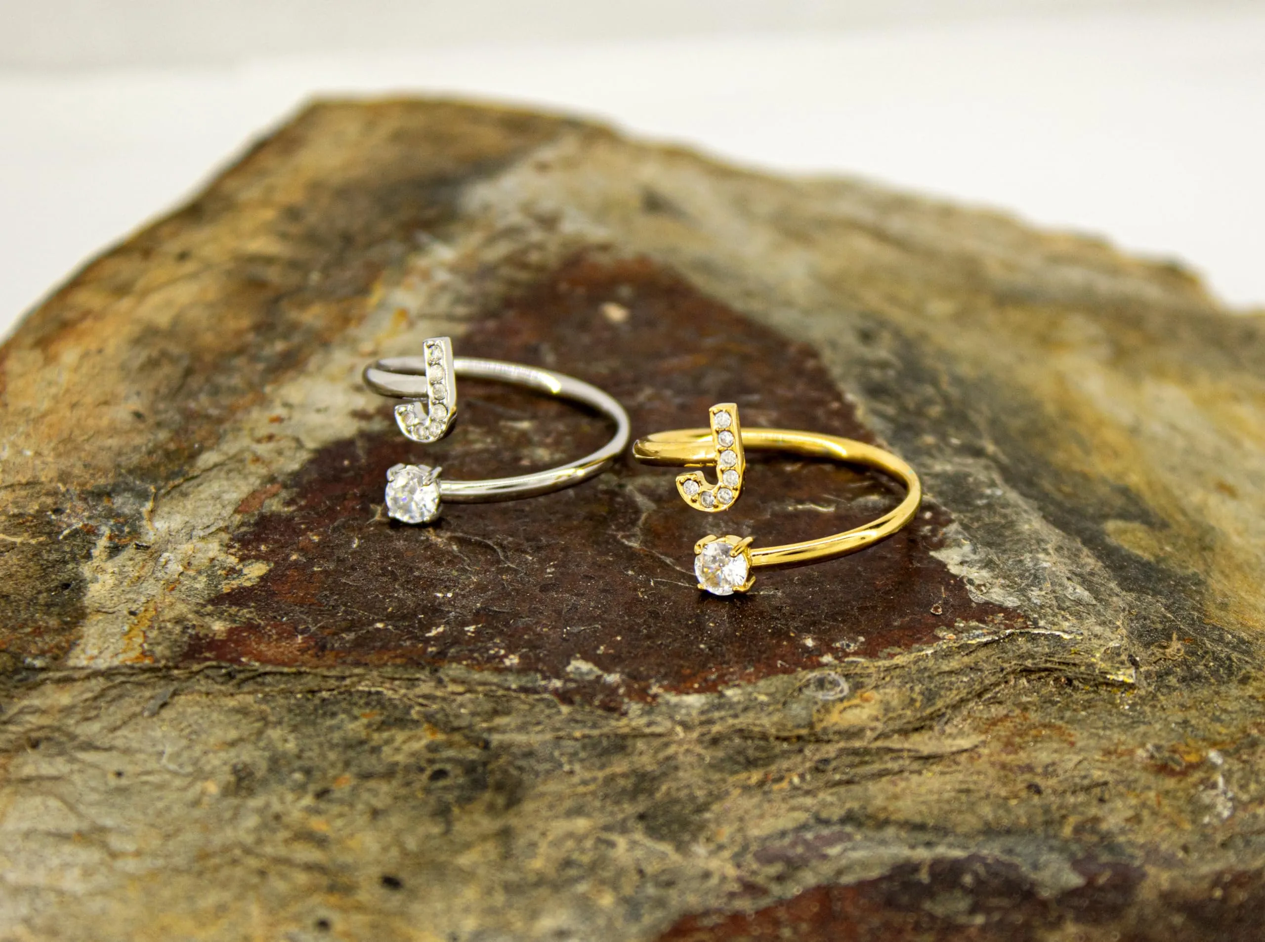 Only faith Anelli con lettera iniziale regolabile per le donne, con brillanti di zirconi, acciaio inossidabile, anelli con lettera aperta per gioielli di moda da donna - immagine 3
