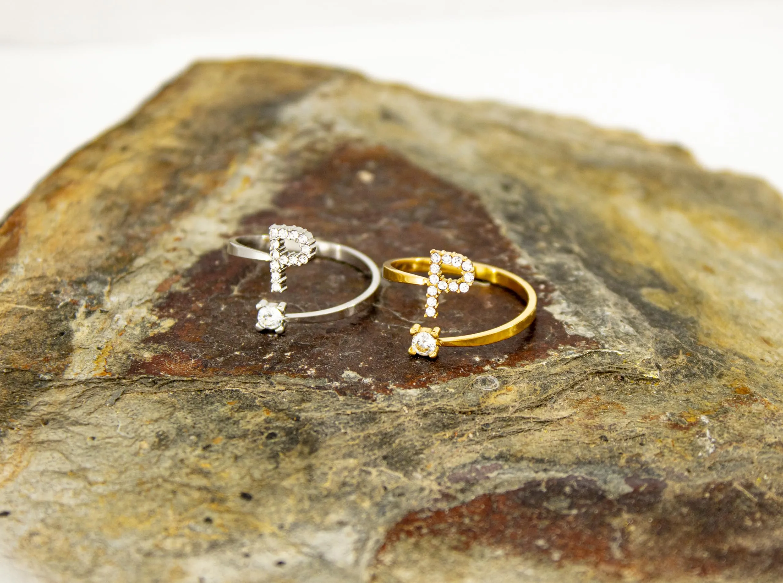 Only faith Anelli con lettera iniziale regolabile per le donne, con brillanti di zirconi, acciaio inossidabile, anelli con lettera aperta per gioielli di moda da donna - immagine 3