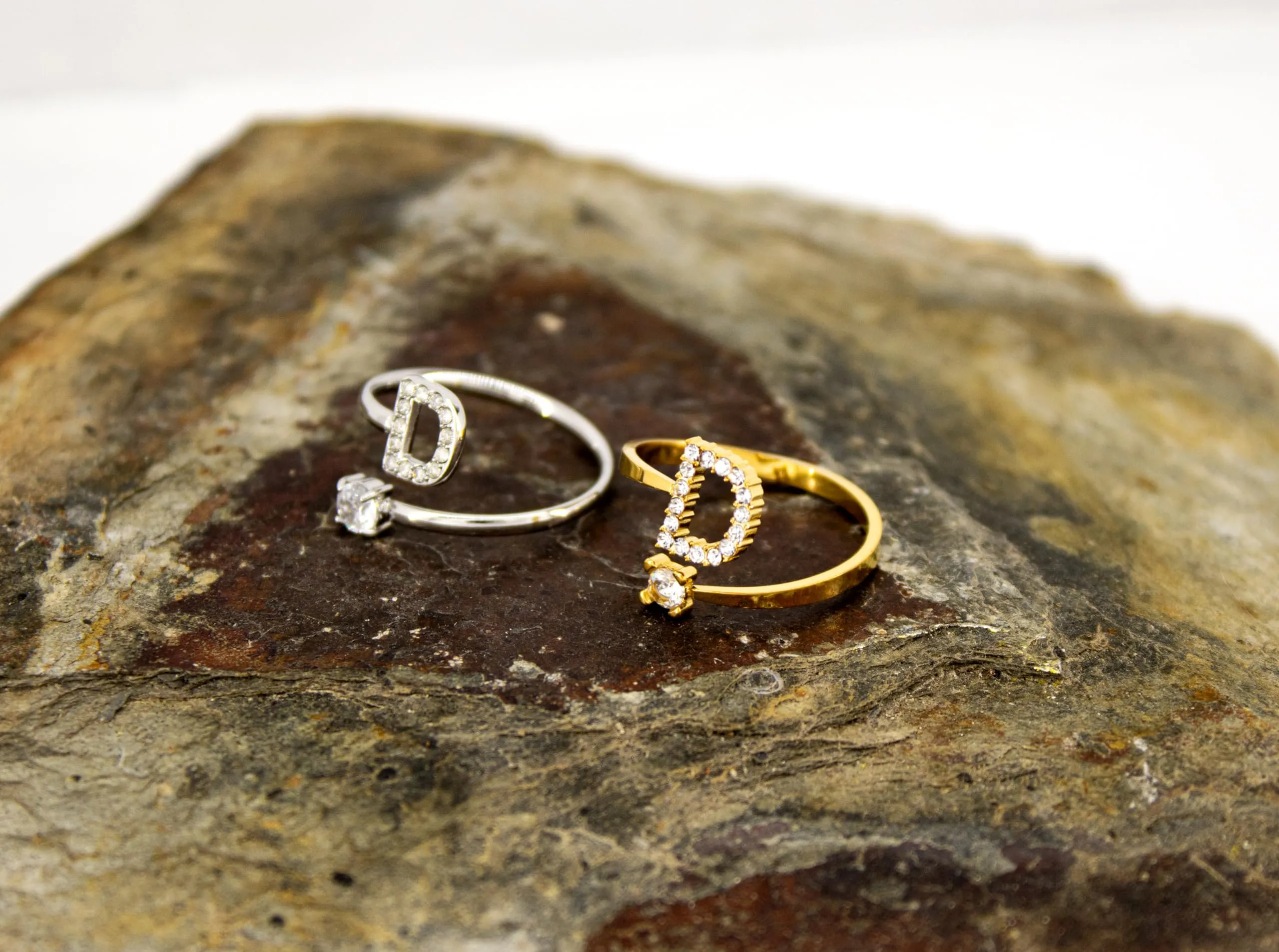 Only faith Anelli con lettera iniziale regolabile per le donne, con brillanti di zirconi, acciaio inossidabile, anelli con lettera aperta per gioielli di moda da donna - immagine 3