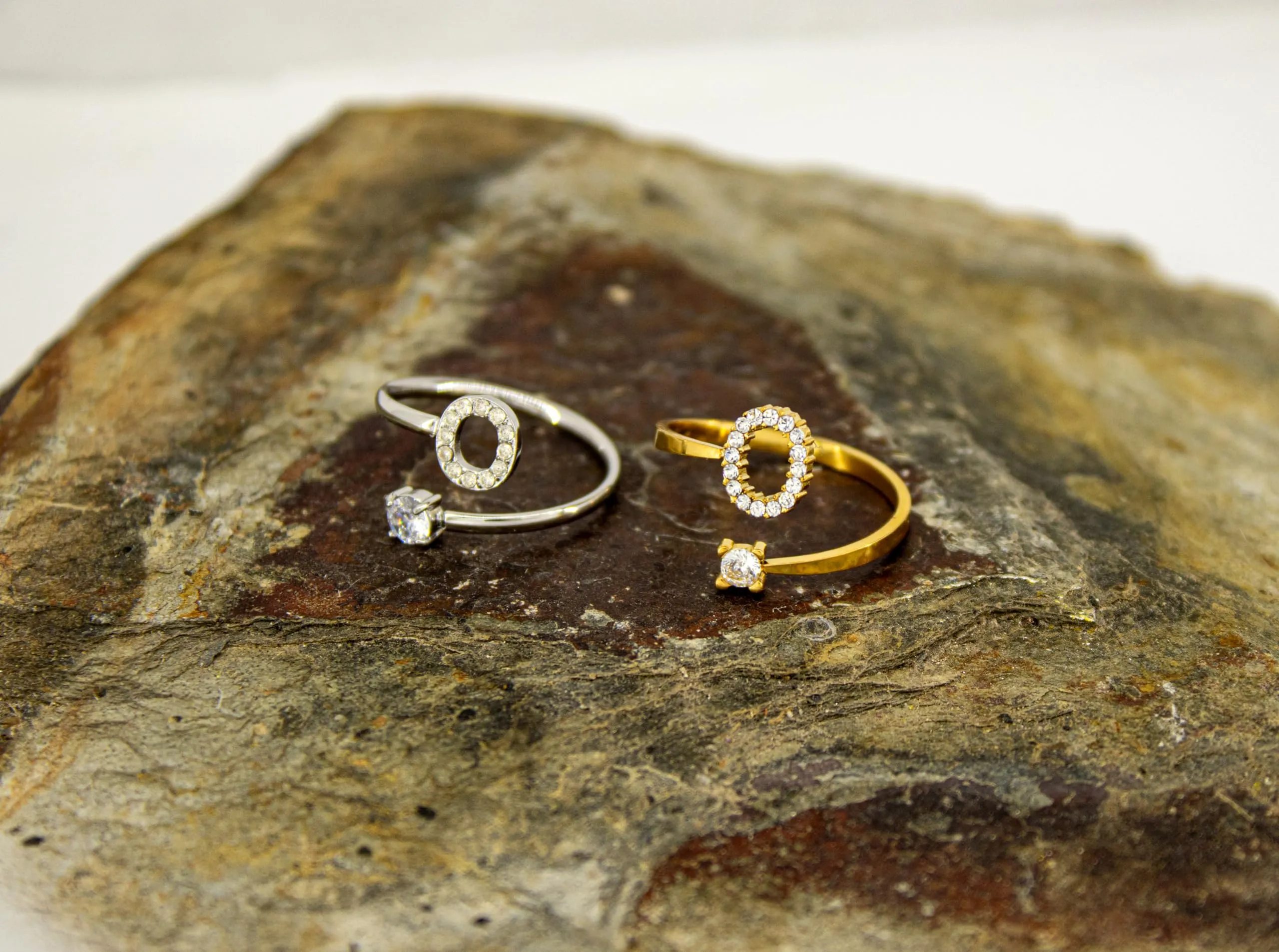 Only faith Anelli con lettera iniziale regolabile per le donne, con brillanti di zirconi, acciaio inossidabile, anelli con lettera aperta per gioielli di moda da donna - immagine 3