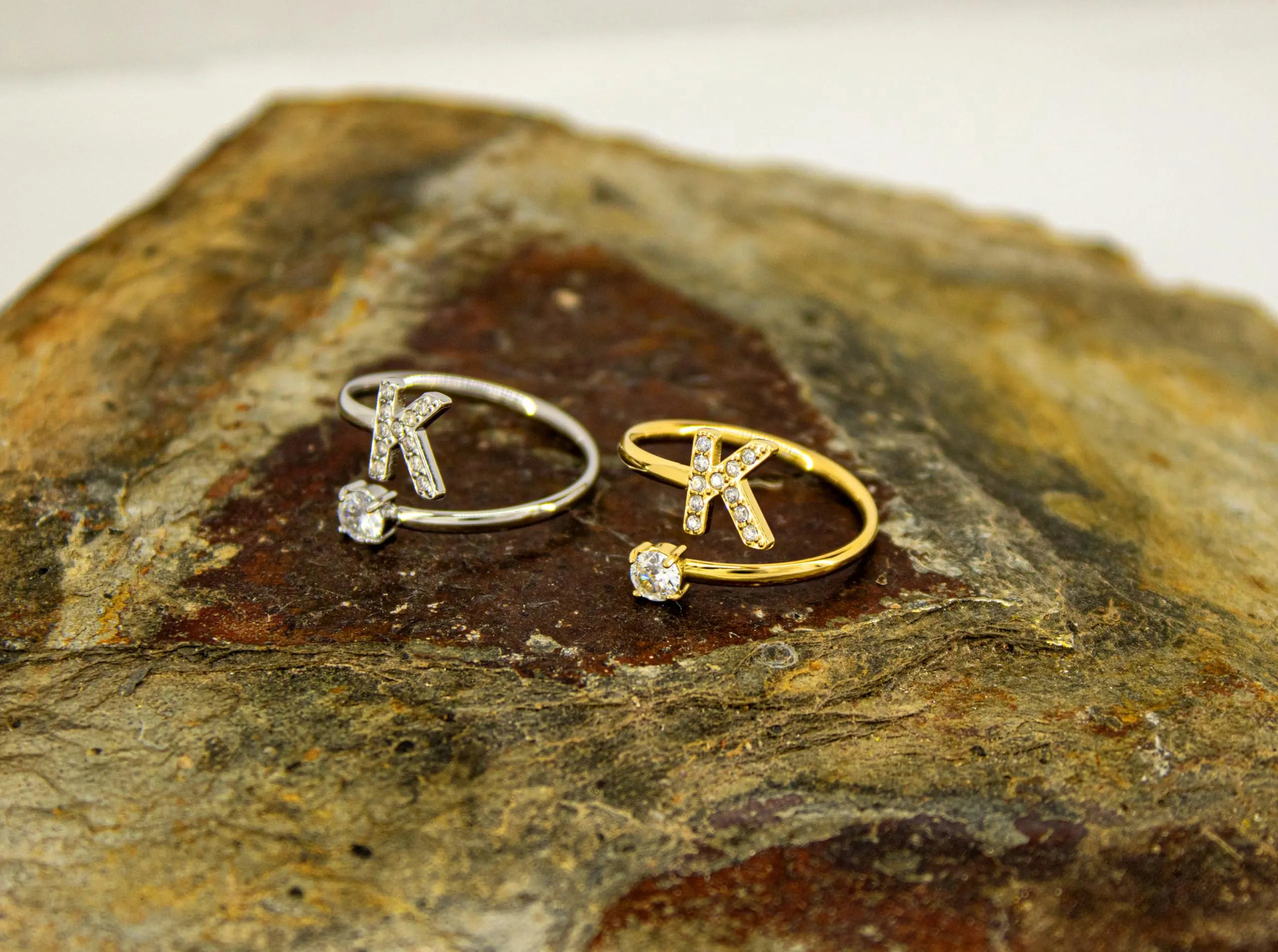 Only faith Anelli con lettera iniziale regolabile per le donne, con brillanti di zirconi, acciaio inossidabile, anelli con lettera aperta per gioielli di moda da donna - immagine 3