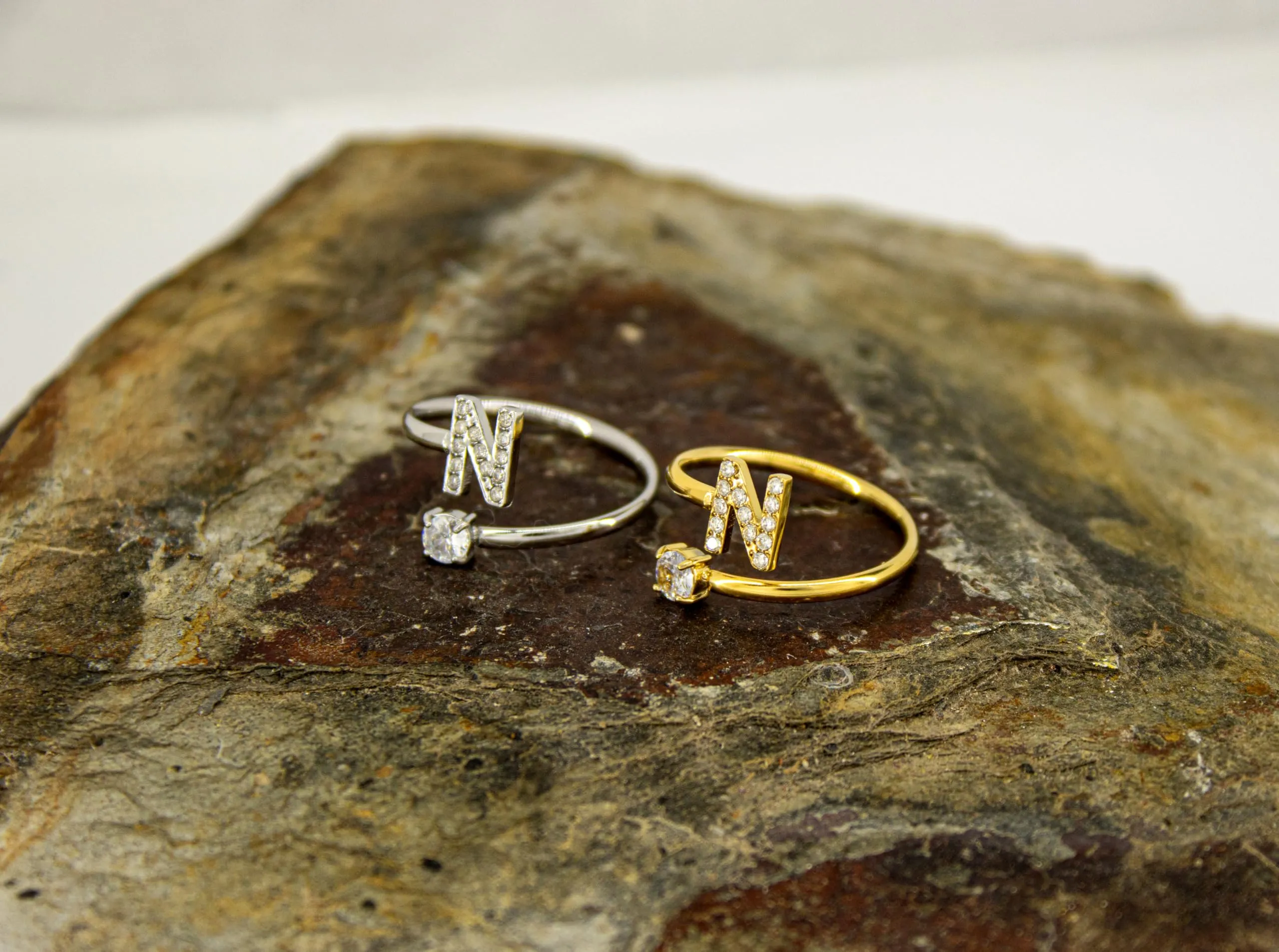 Only faith Anelli con lettera iniziale regolabile per le donne, con brillanti di zirconi, acciaio inossidabile, anelli con lettera aperta per gioielli di moda da donna - immagine 3