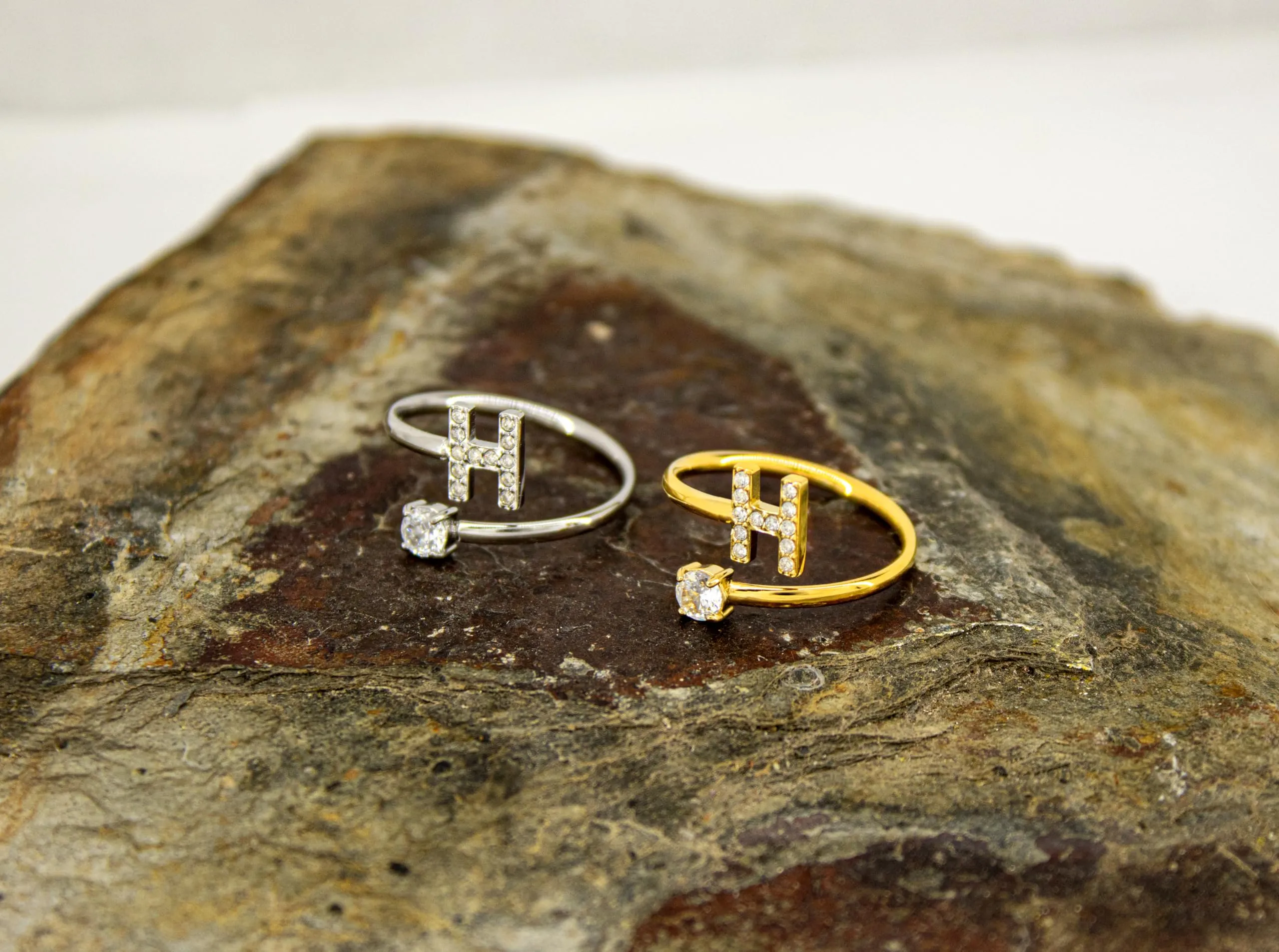 Only faith Anelli con lettera iniziale regolabile per le donne, con brillanti di zirconi, acciaio inossidabile, anelli con lettera aperta per gioielli di moda da donna - immagine 3