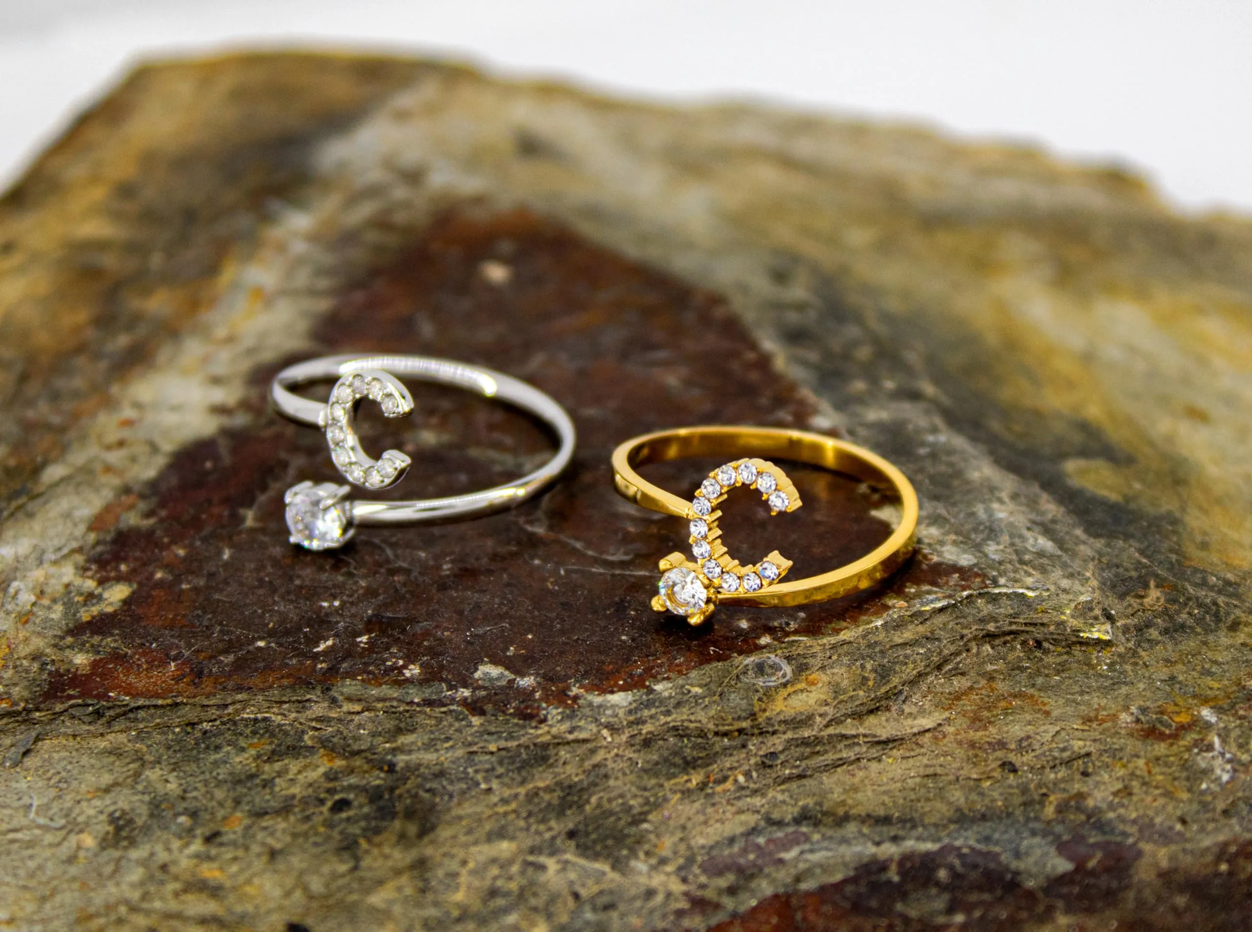 Only faith Anelli con lettera iniziale regolabile per le donne, con brillanti di zirconi, acciaio inossidabile, anelli con lettera aperta per gioielli di moda da donna - immagine 3