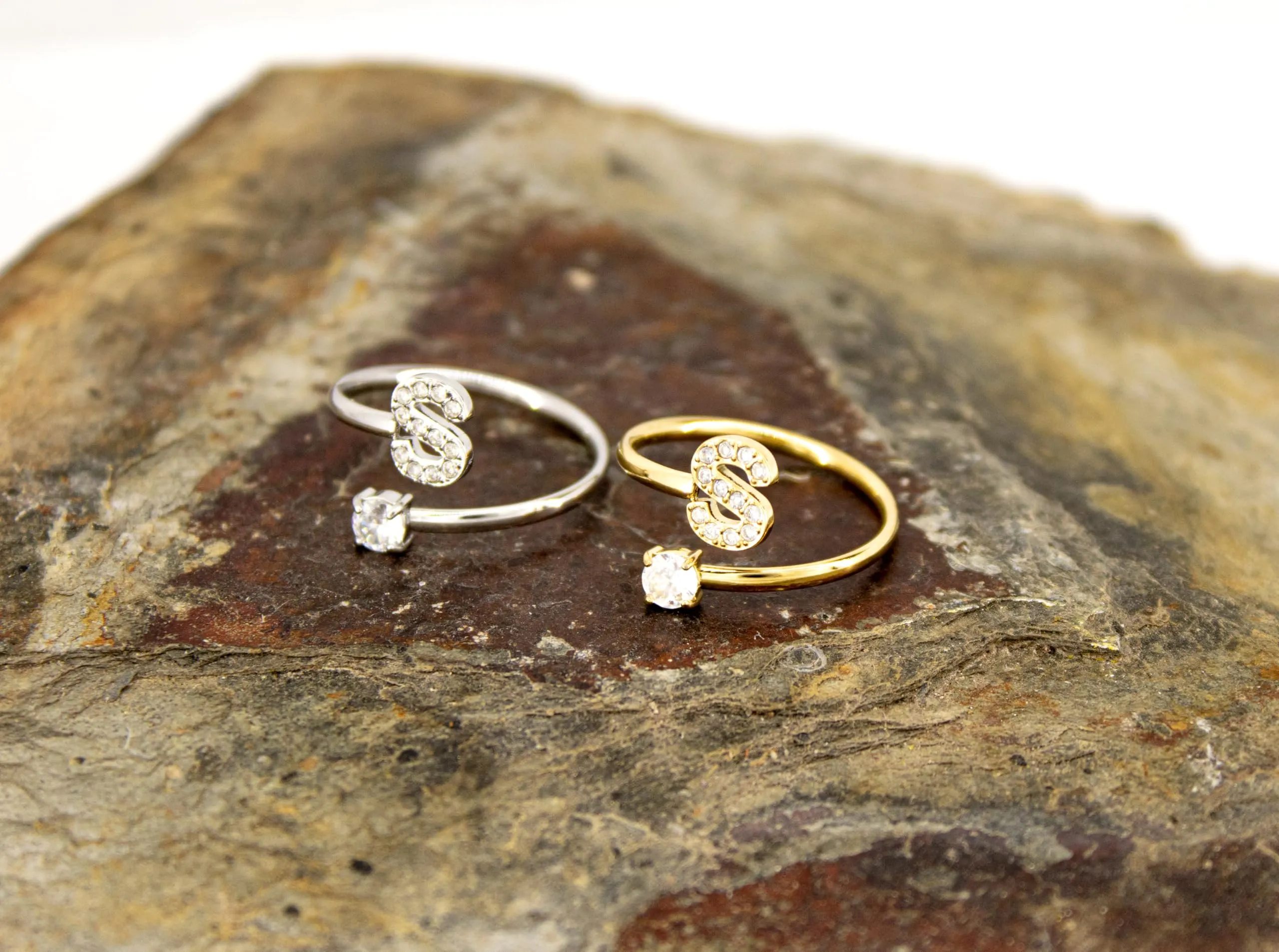 Only faith Anelli con lettera iniziale regolabile per le donne, con brillanti di zirconi, acciaio inossidabile, anelli con lettera aperta per gioielli di moda da donna - immagine 3