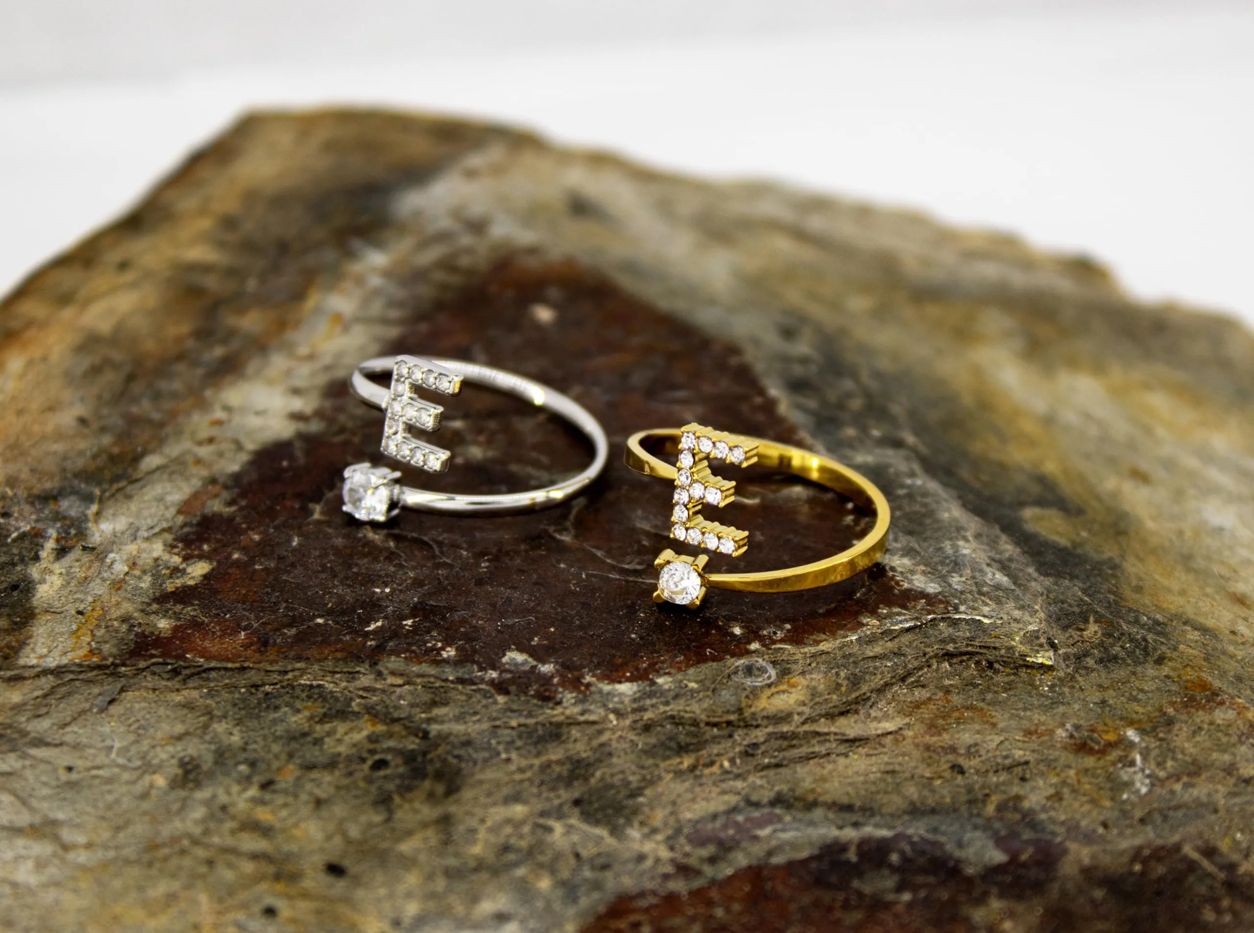 Only faith Anelli con lettera iniziale regolabile per le donne, con brillanti di zirconi, acciaio inossidabile, anelli con lettera aperta per gioielli di moda da donna - immagine 3