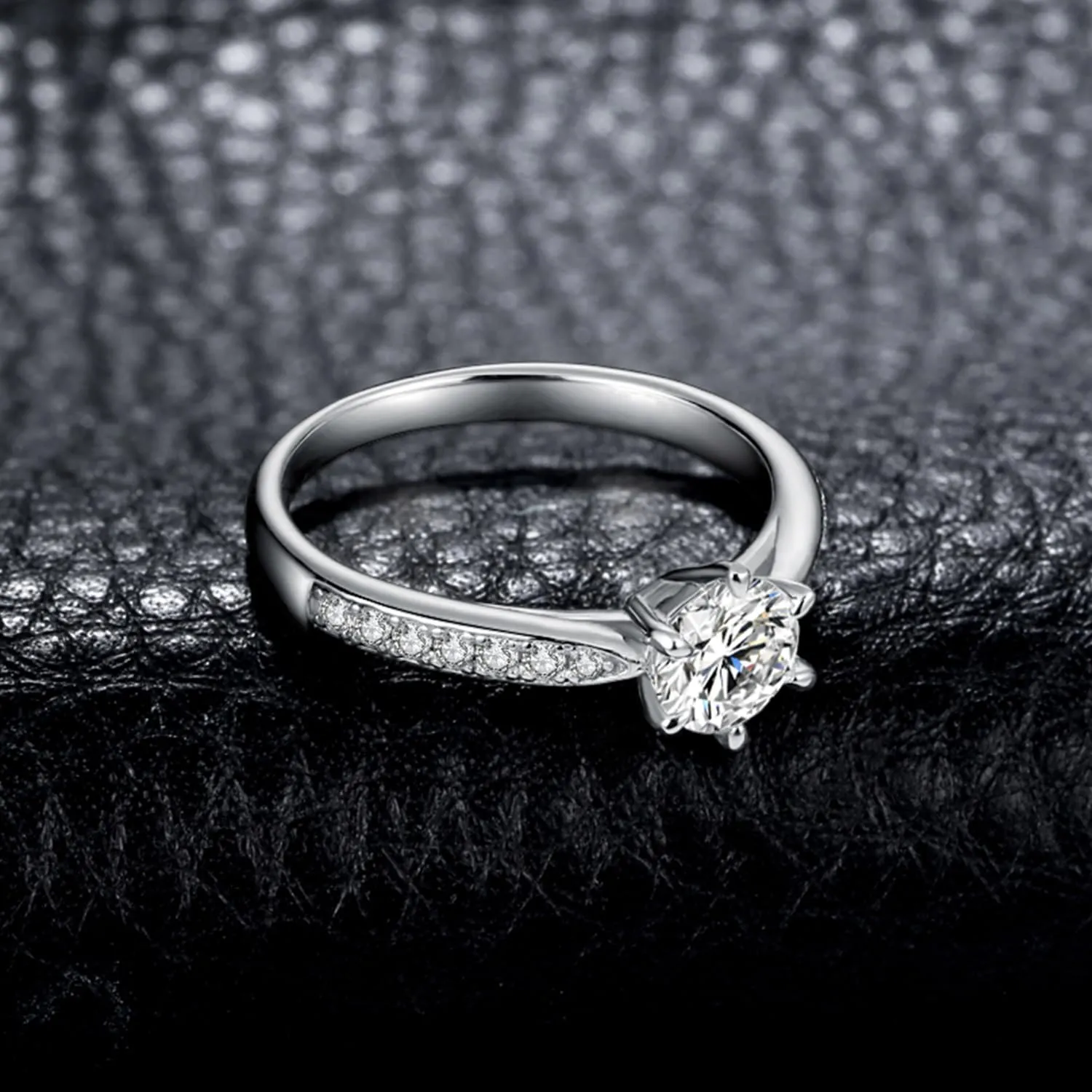 JewelryPalace 0.5ct Classico Anello Solitario Donna placcato oro bianco 14K con Creato Moissanite, Diamante Simulato Anelli con Pietre Laterali, Semplice Fedine Fidanzamento Set Gioielli Donna 19.5 - immagine 5
