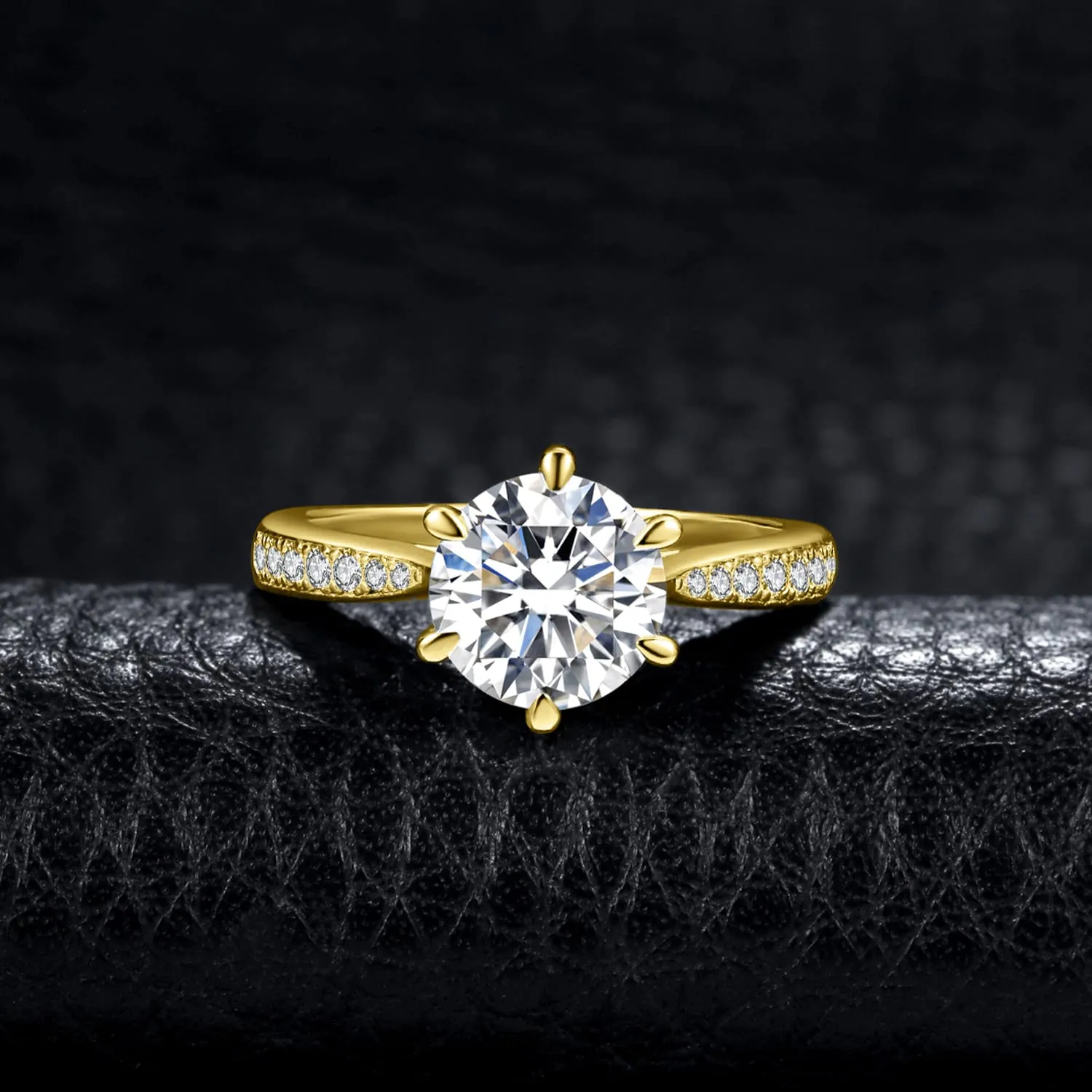 JewelryPalace 2ct Classico Anello Solitario Donna placcato oro giallo 14K con Creato Moissanite, Diamante Simulato Anelli Dorati con Pietre Laterali, Fedine Fidanzamento in Oro Set Gioielli Donna 18.5 - immagine 3