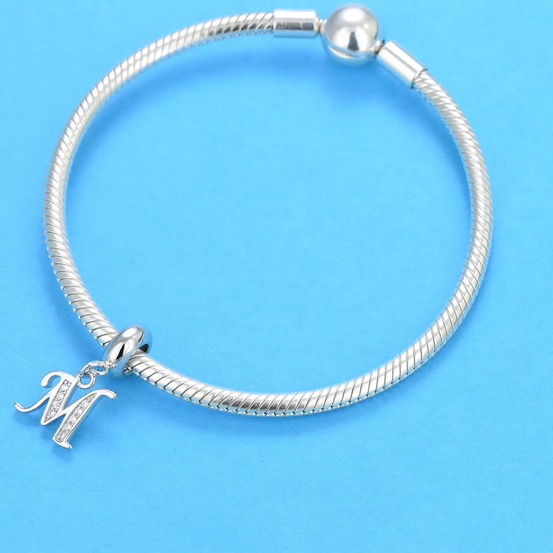 Charm in argento Sterling 925 con ciondolo a forma di lettera dell'alfabeto, utilizzabile come iniziale o per formare parole, compatibile con bracciali Pandora M - immagine 3