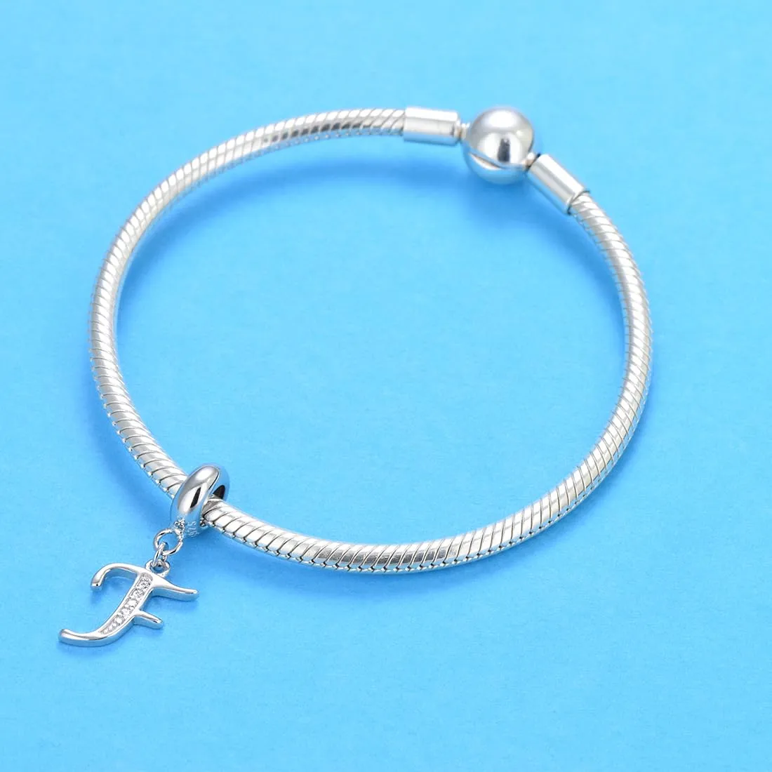 Charm in argento Sterling 925 con ciondolo a forma di lettera dell'alfabeto, utilizzabile come iniziale o per formare parole, compatibile con bracciali Pandora F - immagine 3