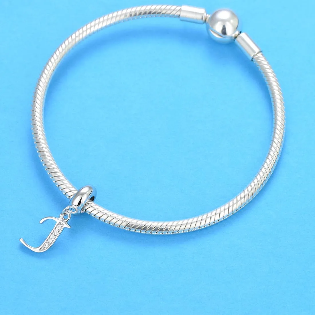 Charm in argento Sterling 925 con ciondolo a forma di lettera dell'alfabeto, utilizzabile come iniziale o per formare parole, compatibile con bracciali Pandora J - immagine 3