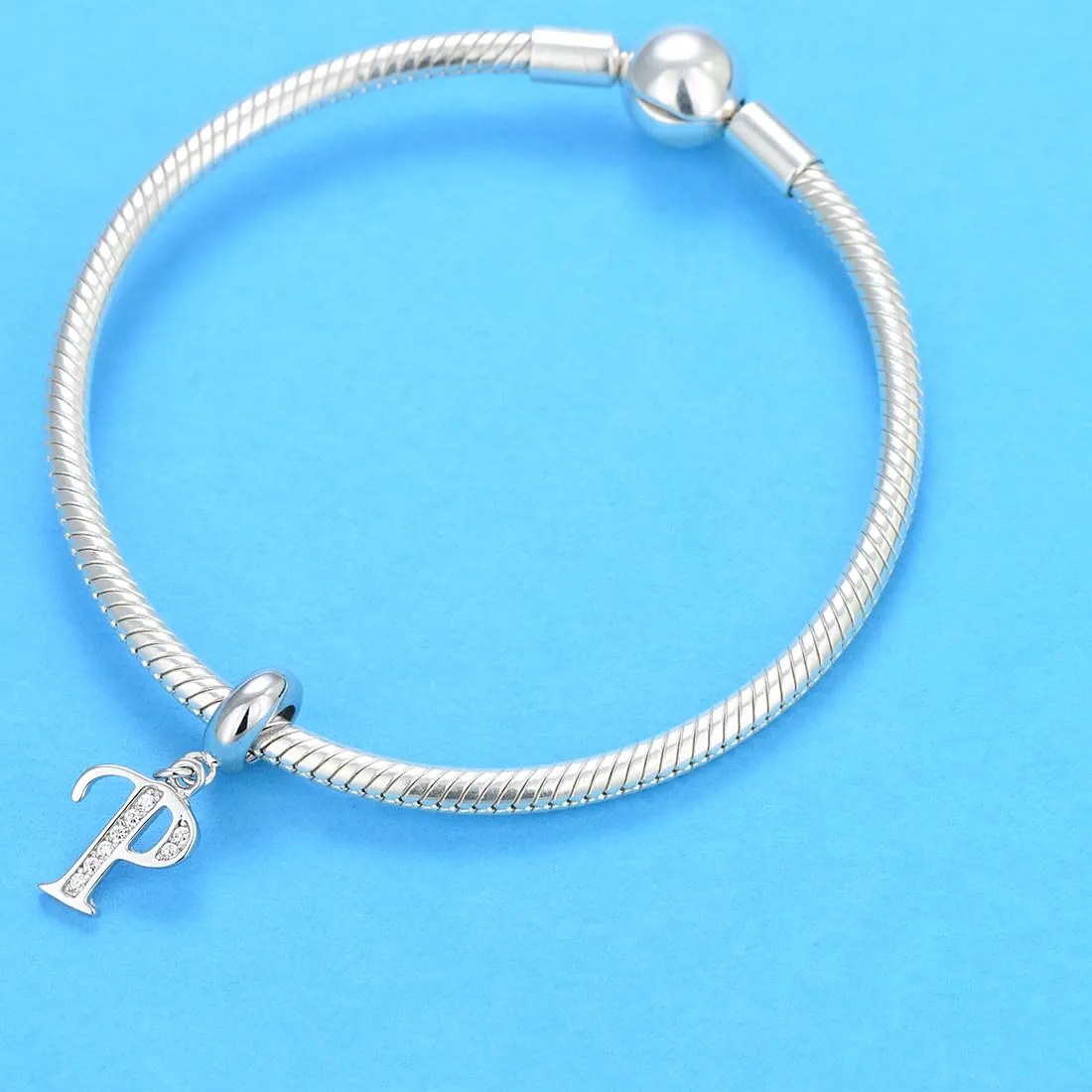Charm in argento Sterling 925 con ciondolo a forma di lettera dell'alfabeto, utilizzabile come iniziale o per formare parole, compatibile con bracciali Pandora P - immagine 3