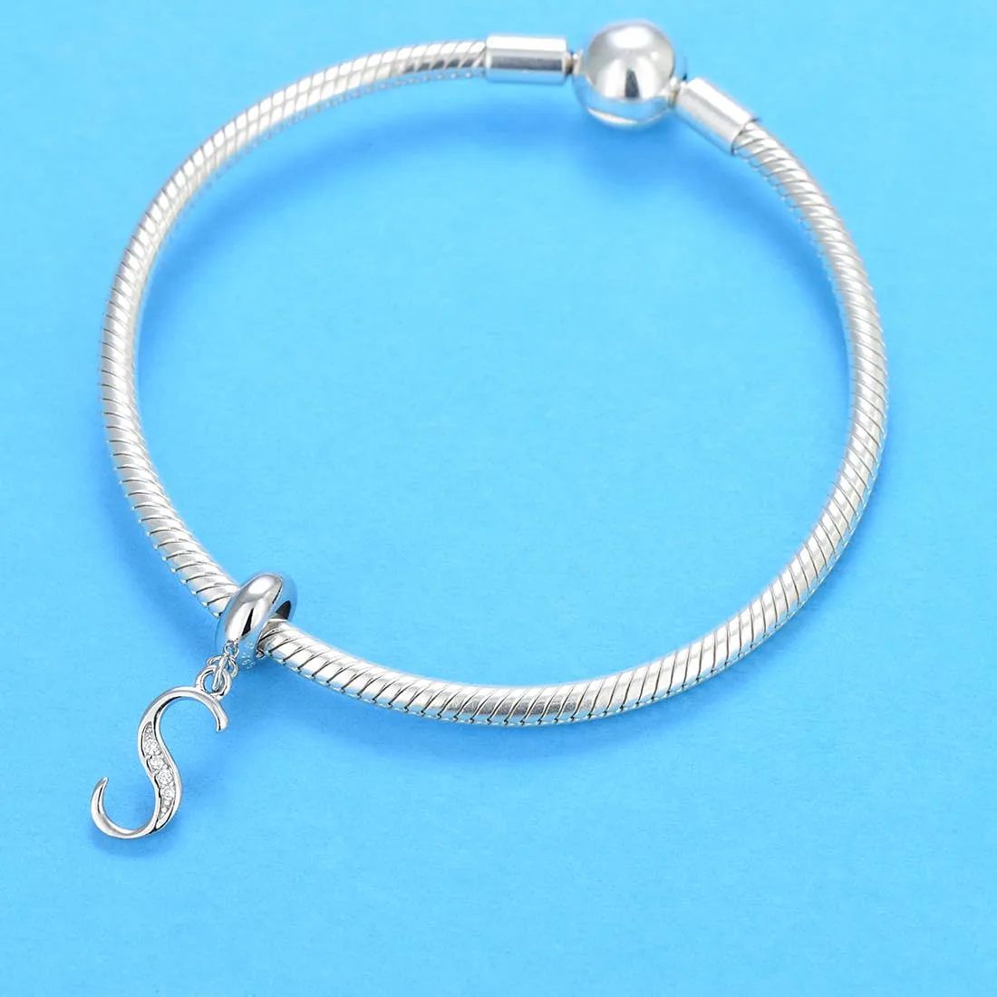 Charm in argento Sterling 925 con ciondolo a forma di lettera dell'alfabeto, utilizzabile come iniziale o per formare parole, compatibile con bracciali Pandora S - immagine 3