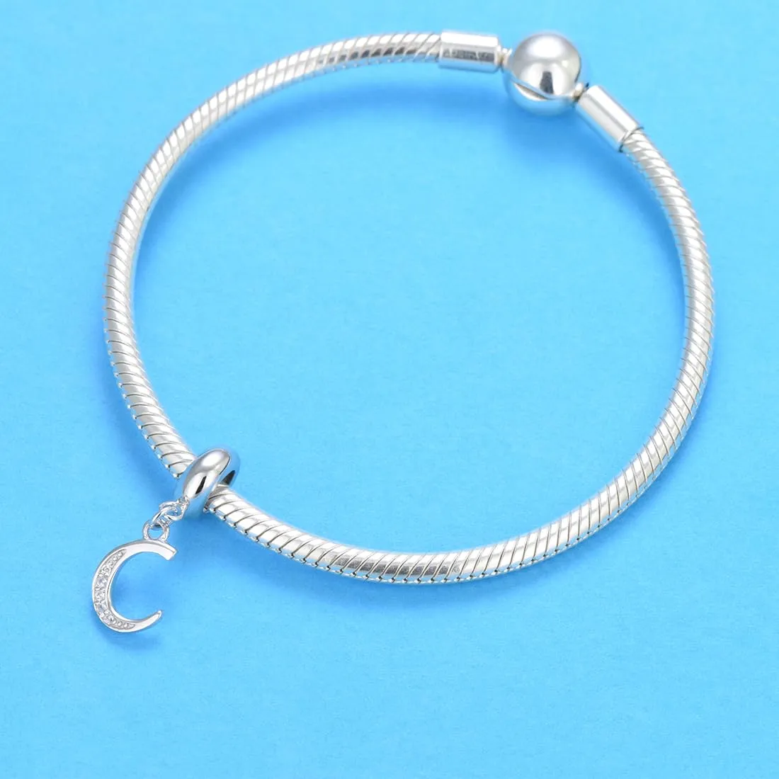 Charm in argento Sterling 925 con ciondolo a forma di lettera dell'alfabeto, utilizzabile come iniziale o per formare parole, compatibile con bracciali Pandora C - immagine 3