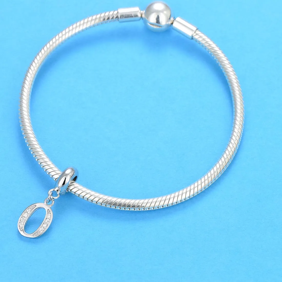 Charm in argento Sterling 925 con ciondolo a forma di lettera dell'alfabeto, utilizzabile come iniziale o per formare parole, compatibile con bracciali Pandora O - immagine 3